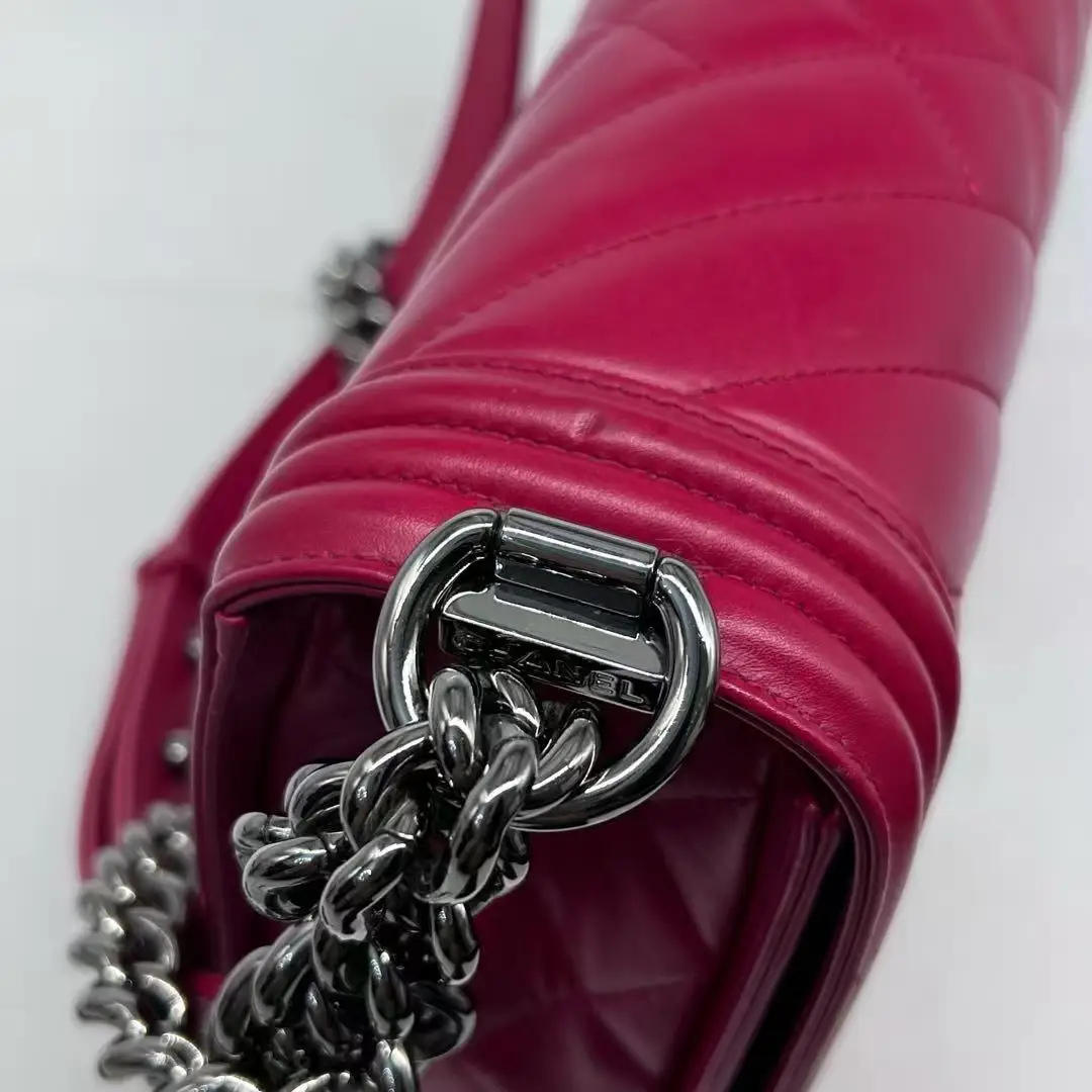 CHANEL Medium Boy Bag Pink Quilted Calfskin CHANEL Medium Boy Bag Pink Quilted Calfskin