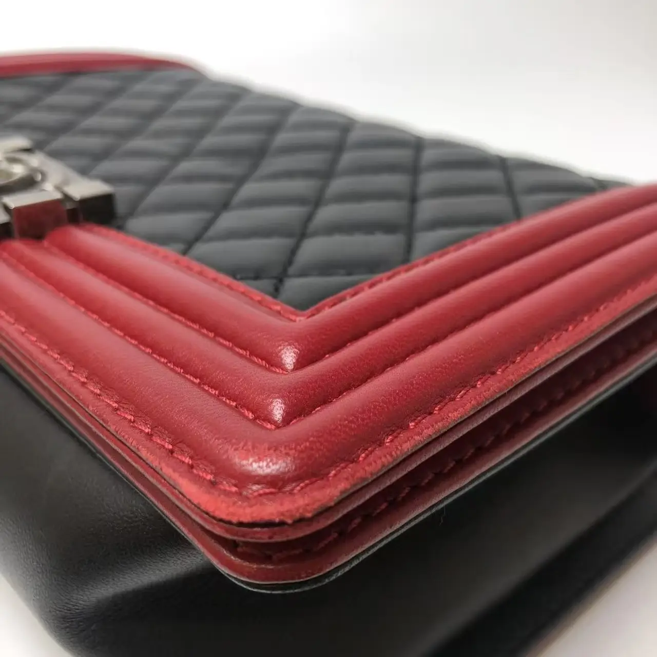 Chanel Black Red Bicolour Quilted Leather Medium Boy Bag Chanel Black Red Bicolour Quilted Leather Medium Boy Bag