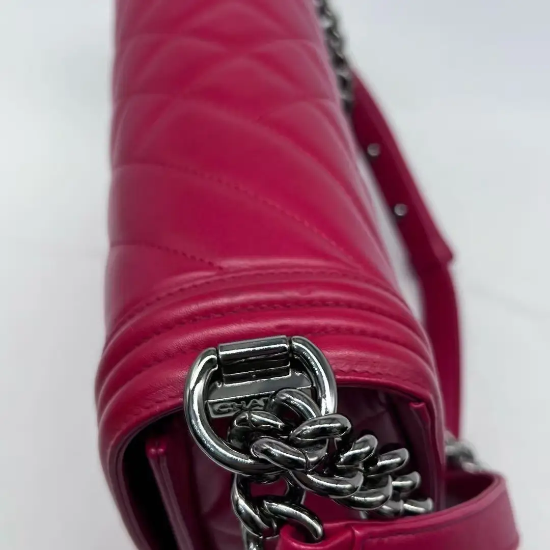 CHANEL Medium Boy Bag Pink Quilted Calfskin CHANEL Medium Boy Bag Pink Quilted Calfskin