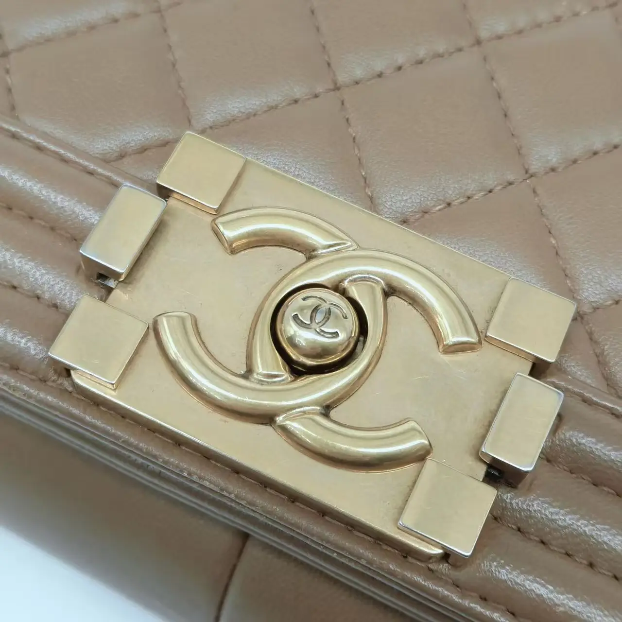 CHANEL Medium Boy Bag Beige Lambskin Gold Hardware CHANEL Medium Boy Bag Beige Lambskin Gold Hardware