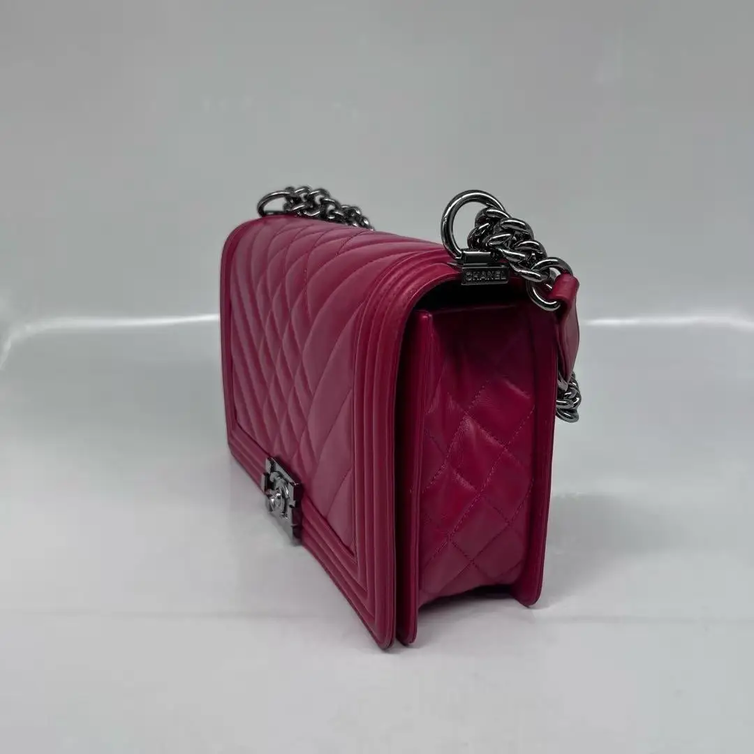 CHANEL Medium Boy Bag Pink Quilted Calfskin CHANEL Medium Boy Bag Pink Quilted Calfskin