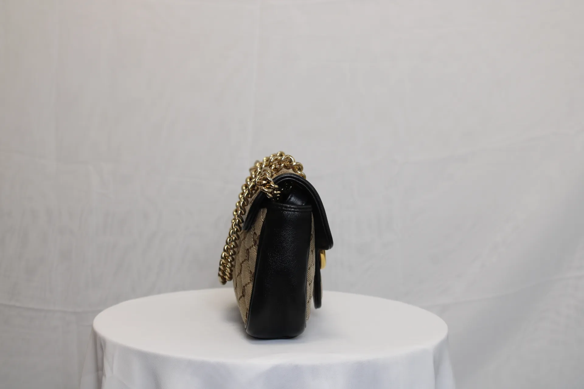 GUCCI GG Marmont Small Canvas Shoulder Bag GUCCI GG Marmont Small Canvas Shoulder Bag