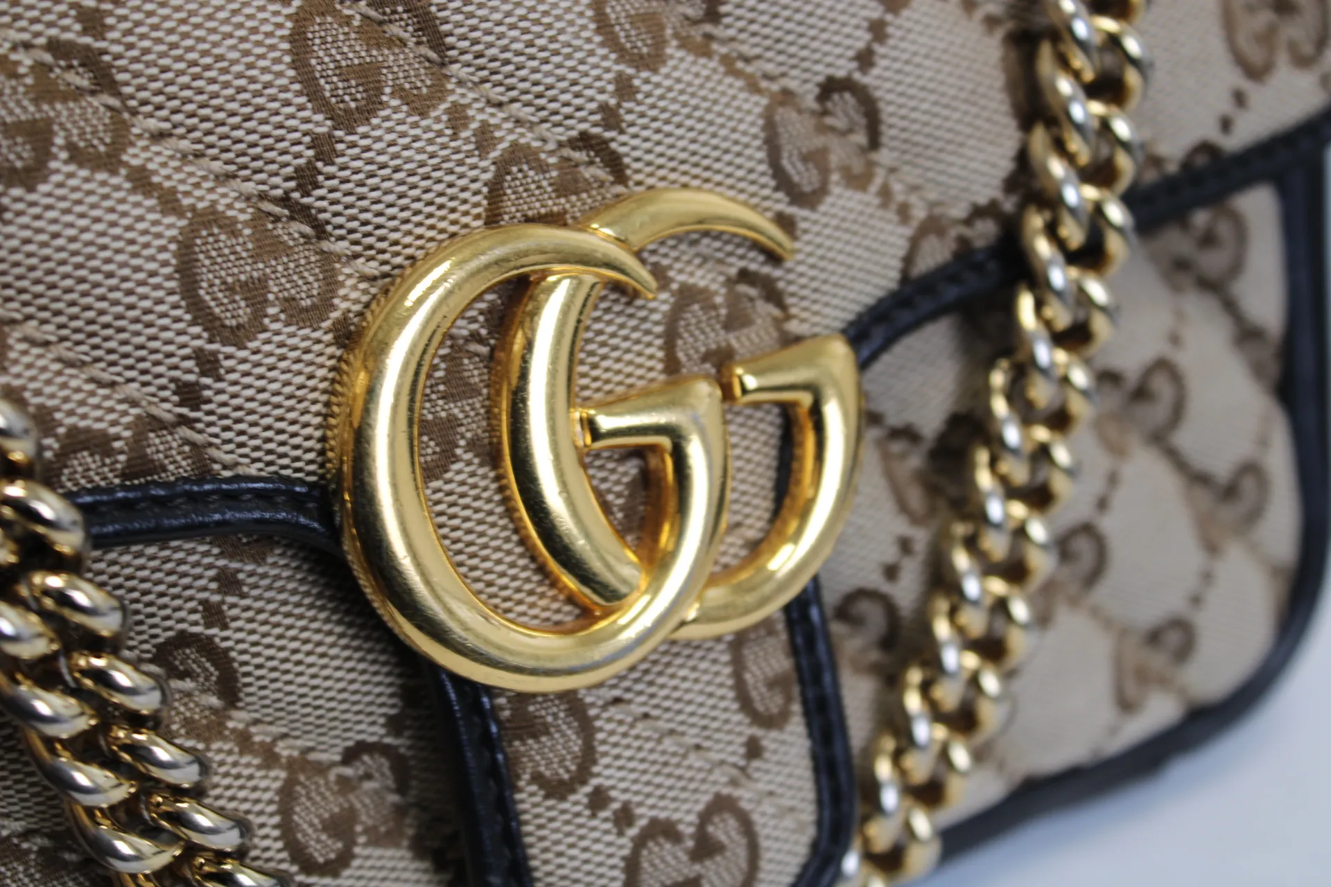 GUCCI GG Marmont Small Canvas Shoulder Bag GUCCI GG Marmont Small Canvas Shoulder Bag