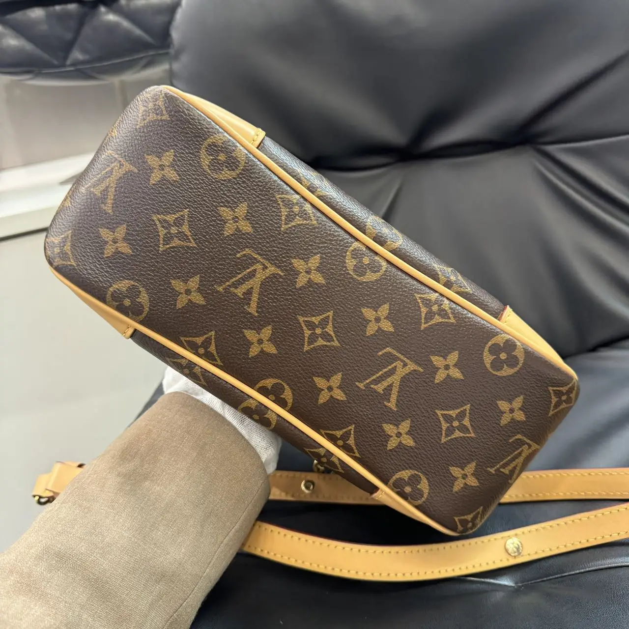 LOUIS VUITTON Boulogne Small Handbag LOUIS VUITTON Boulogne Small Handbag