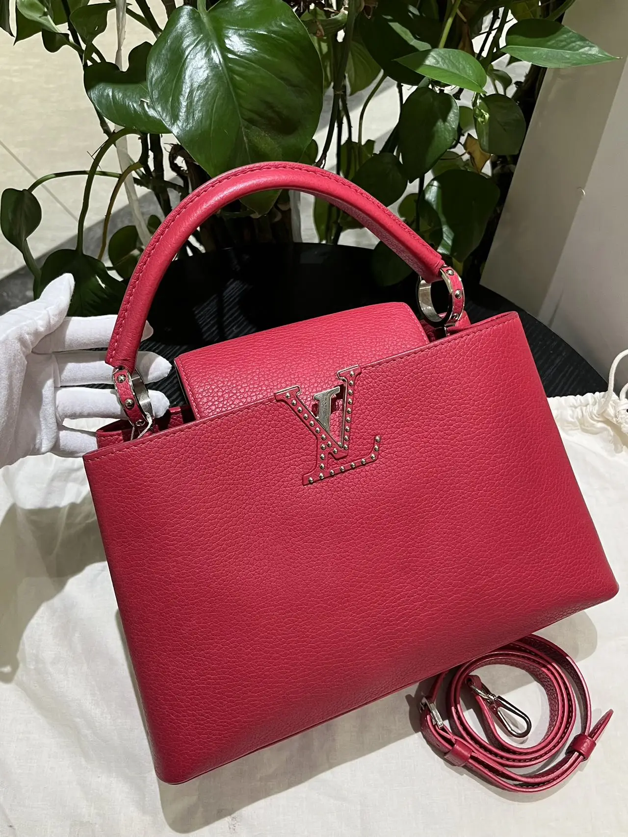 LOUIS VUITTON Capucines MM Handbag Red Grained Leather LOUIS VUITTON Capucines MM Handbag Red Grained Leather