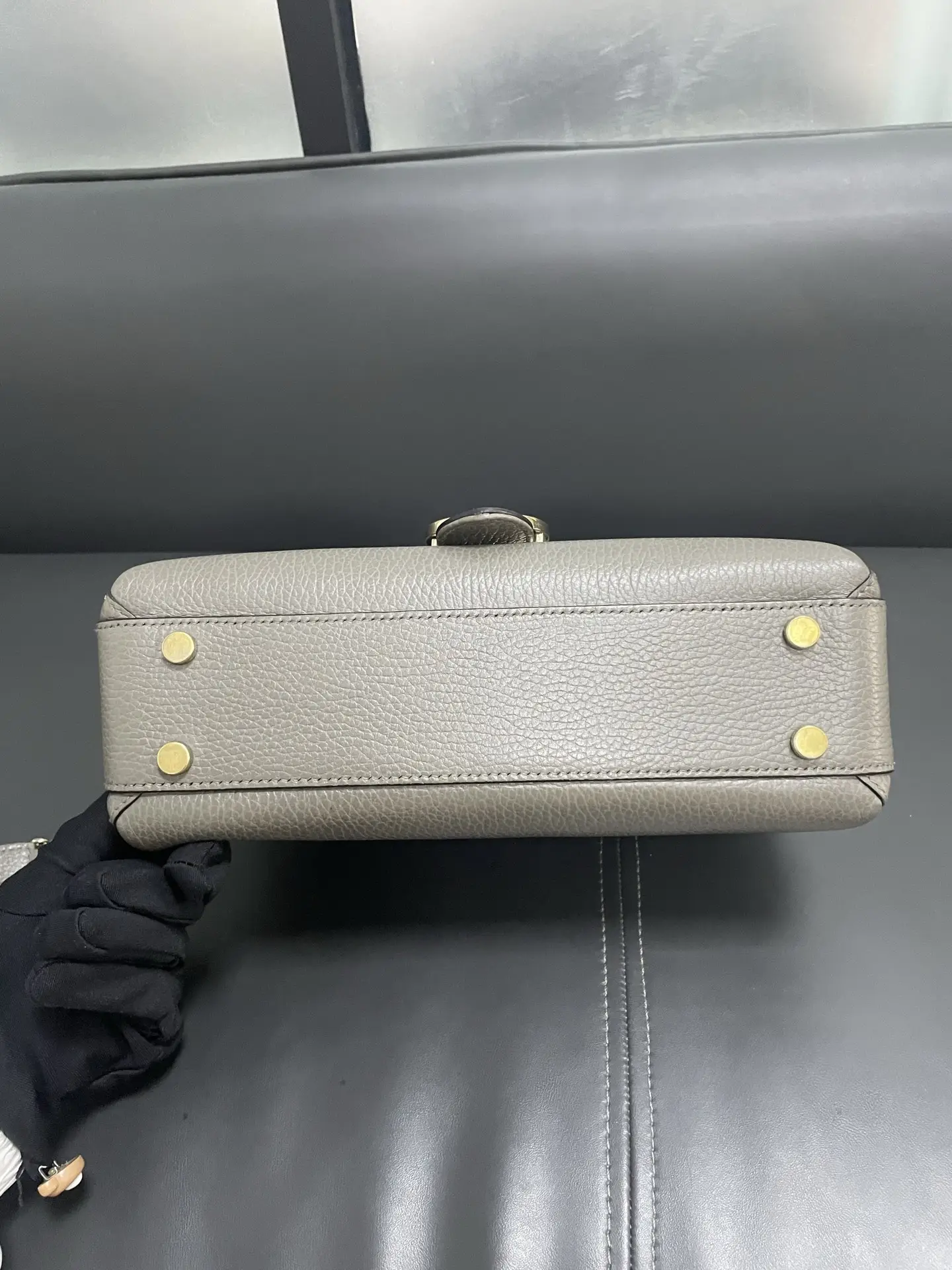 GUCCI Interlock G Tote Top Handle Gray Bag GUCCI Interlock G Tote Top Handle Gray Bag