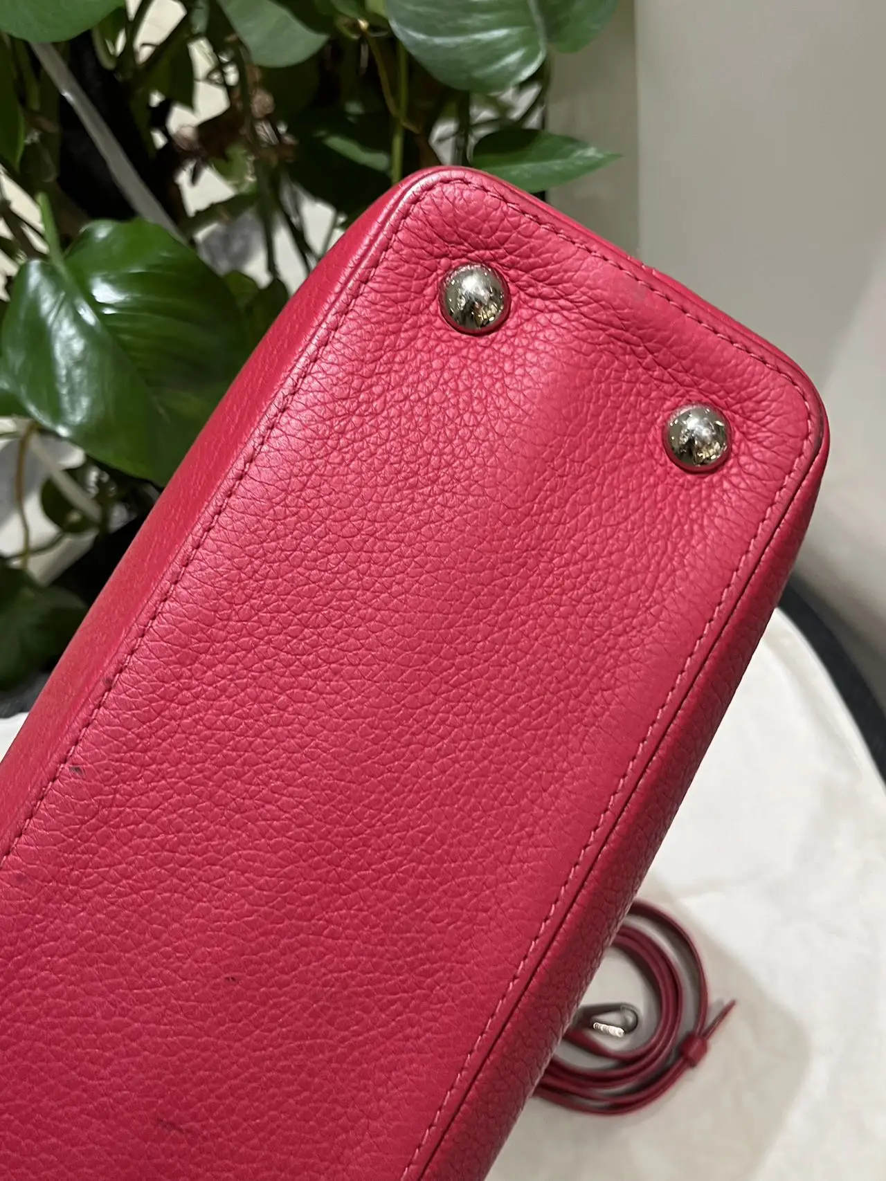 LOUIS VUITTON Capucines MM Handbag Red Grained Leather LOUIS VUITTON Capucines MM Handbag Red Grained Leather