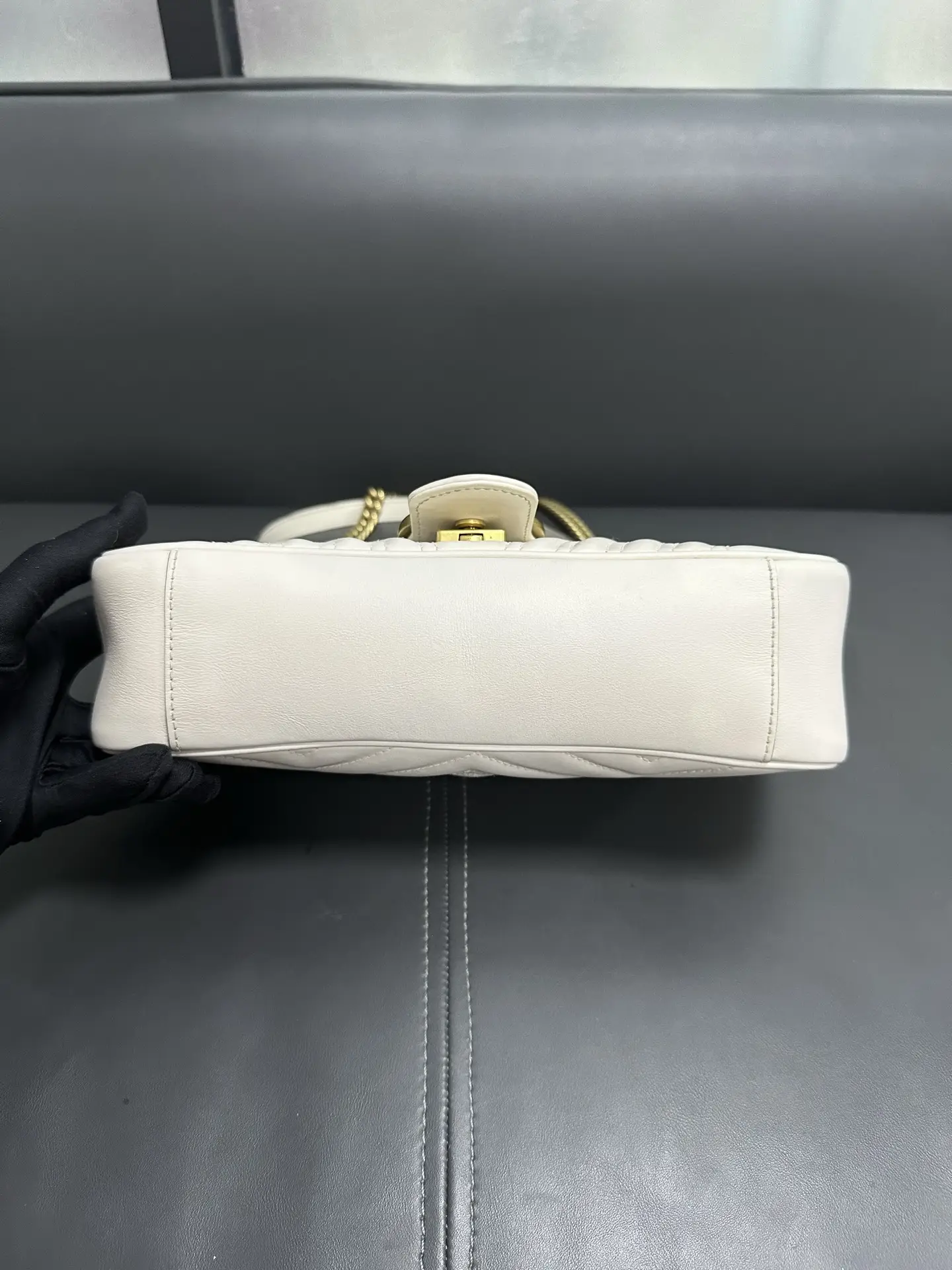 GUCCI GG Marmont Bag Medium White GUCCI GG Marmont Bag Medium White