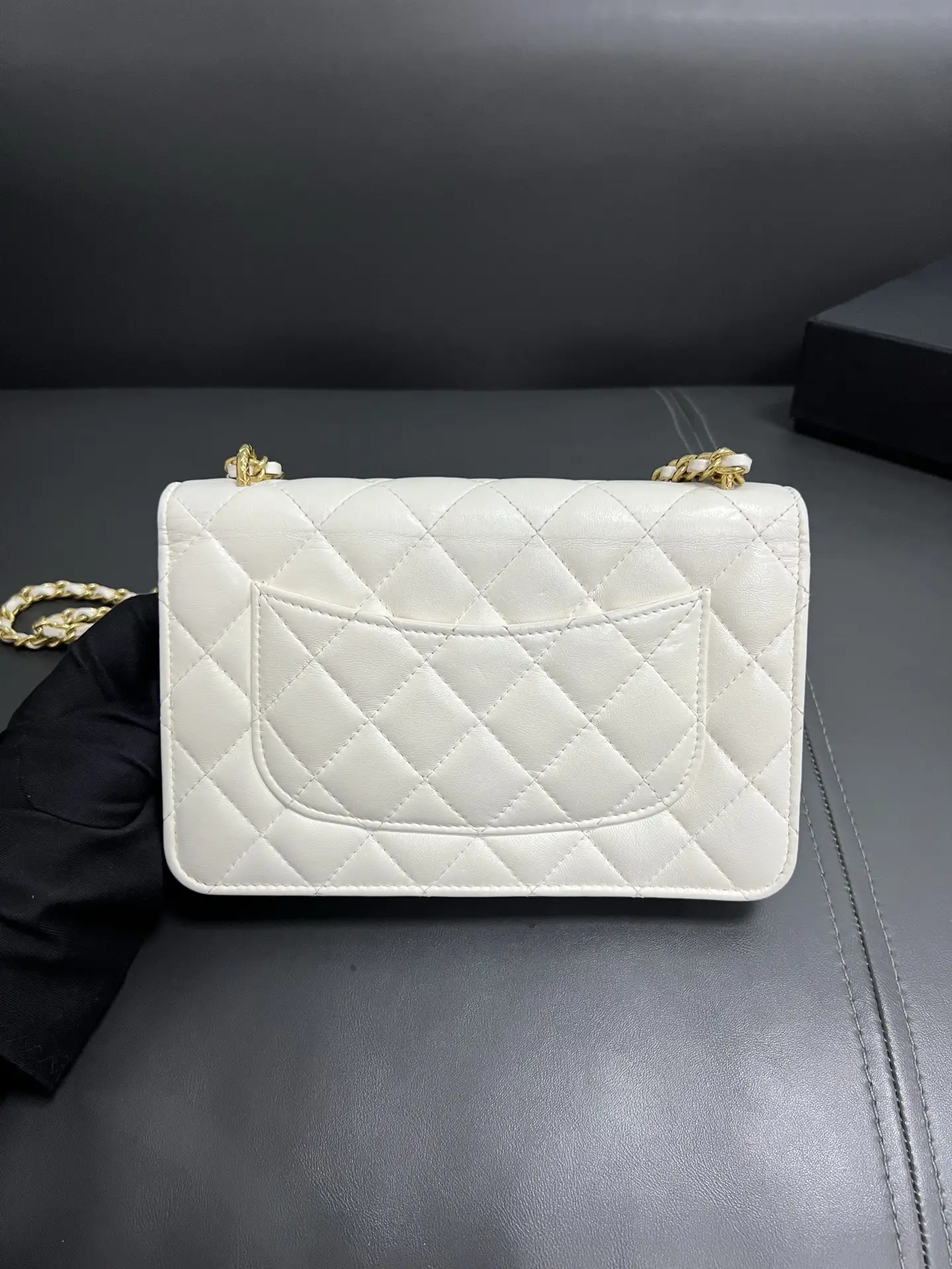 Chanel Matelasse Cocomark Crossbody White Shoulder Bag Chanel Matelasse Cocomark Crossbody White Shoulder Bag
