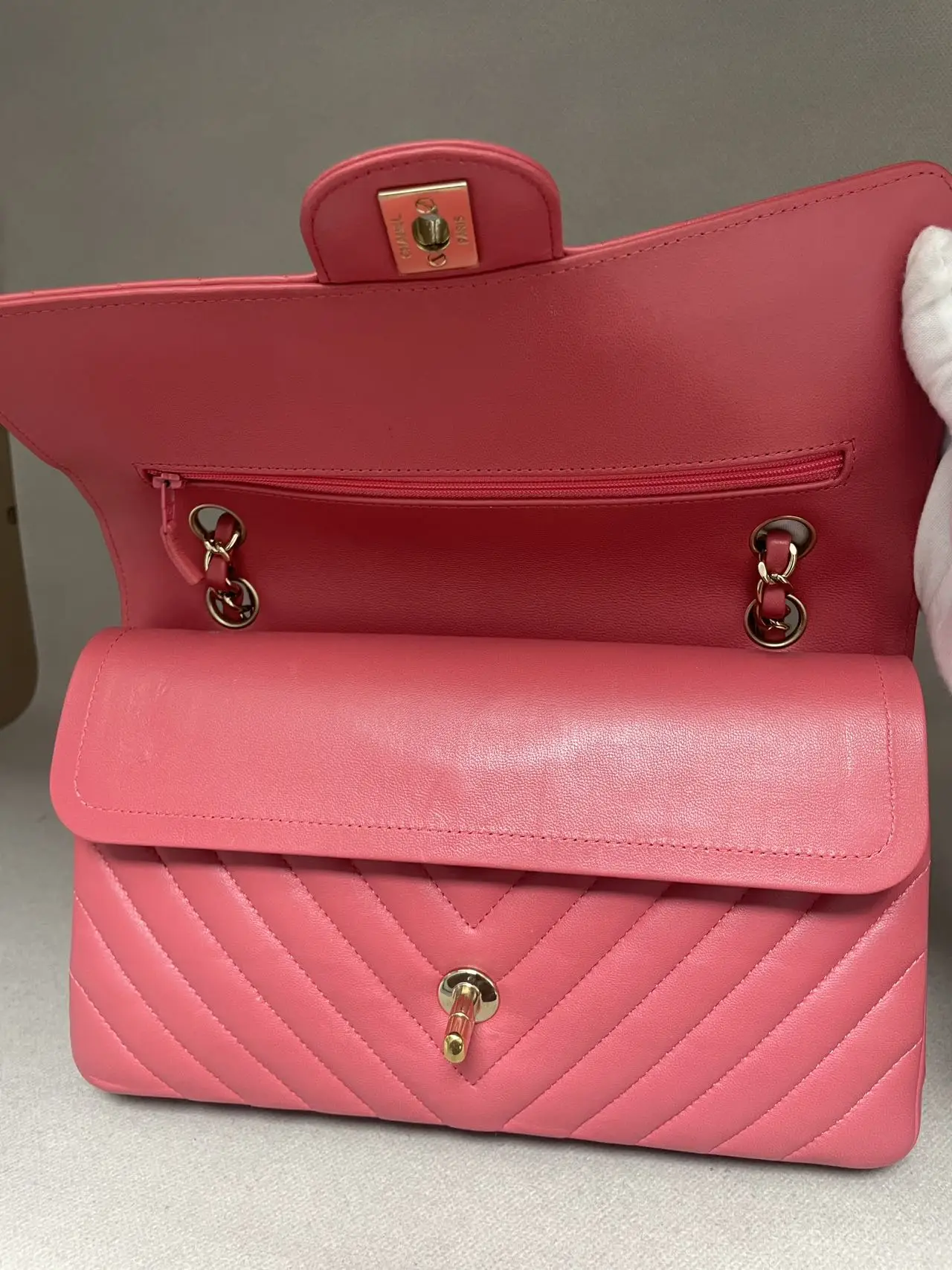 CHANEL Pink Medium Classic Chevron Lambskin Double Flap CHANEL Pink Medium Classic Chevron Lambskin Double Flap