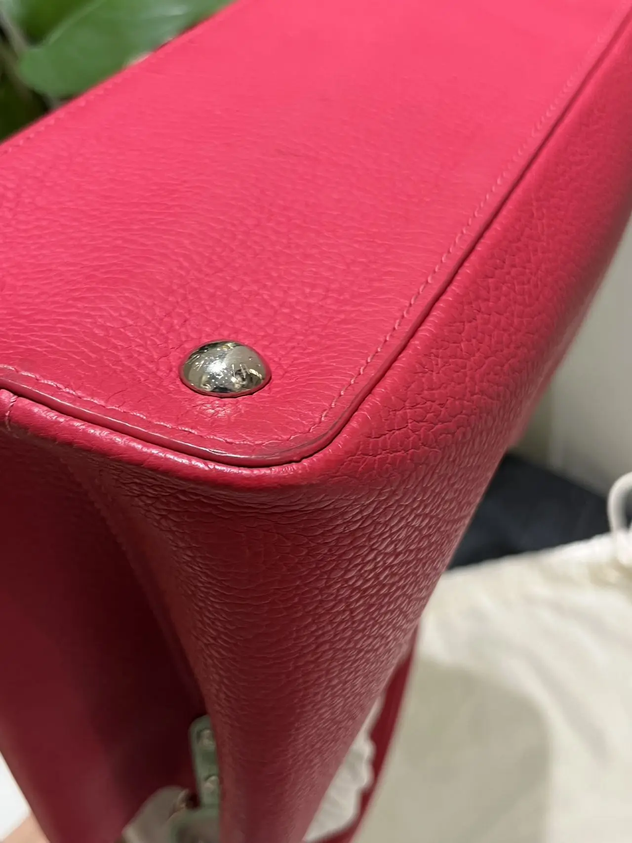 LOUIS VUITTON Capucines MM Handbag Red Grained Leather LOUIS VUITTON Capucines MM Handbag Red Grained Leather
