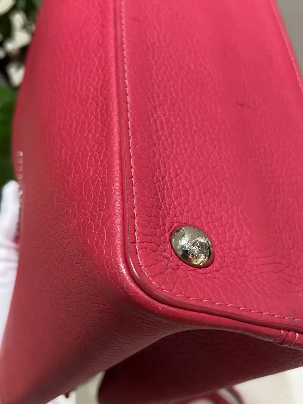 LOUIS VUITTON Capucines MM Handbag Red Grained Leather LOUIS VUITTON Capucines MM Handbag Red Grained Leather