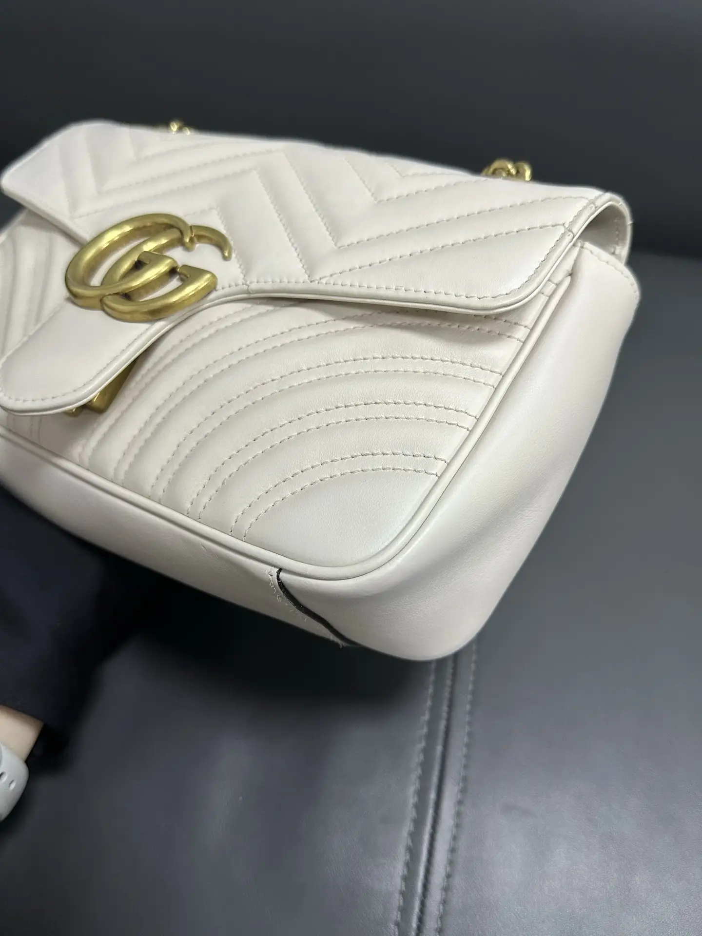 GUCCI GG Marmont Bag Medium White GUCCI GG Marmont Bag Medium White