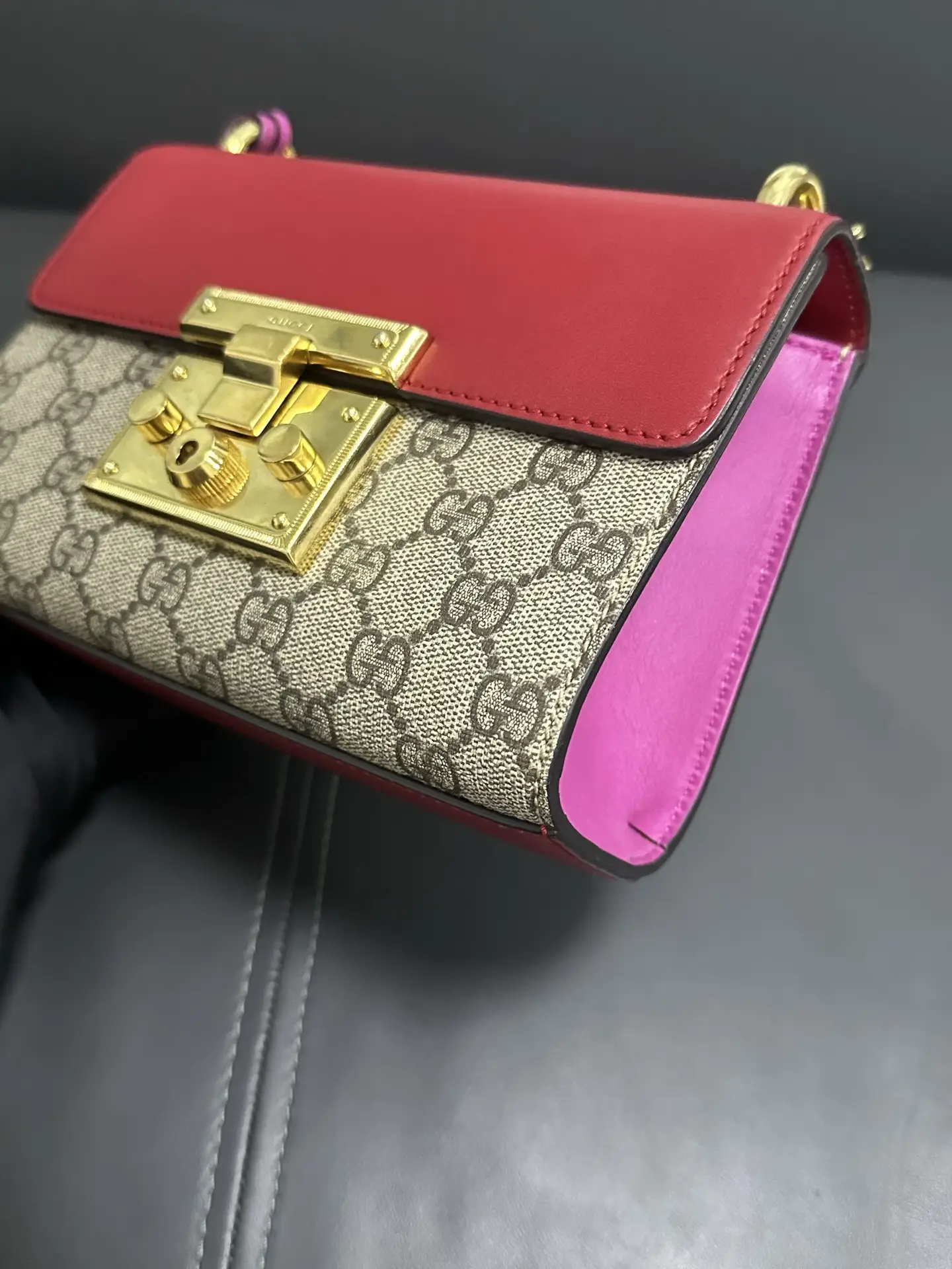 GUCCI Padlock GG Supreme Small Bag GUCCI Padlock GG Supreme Small Bag