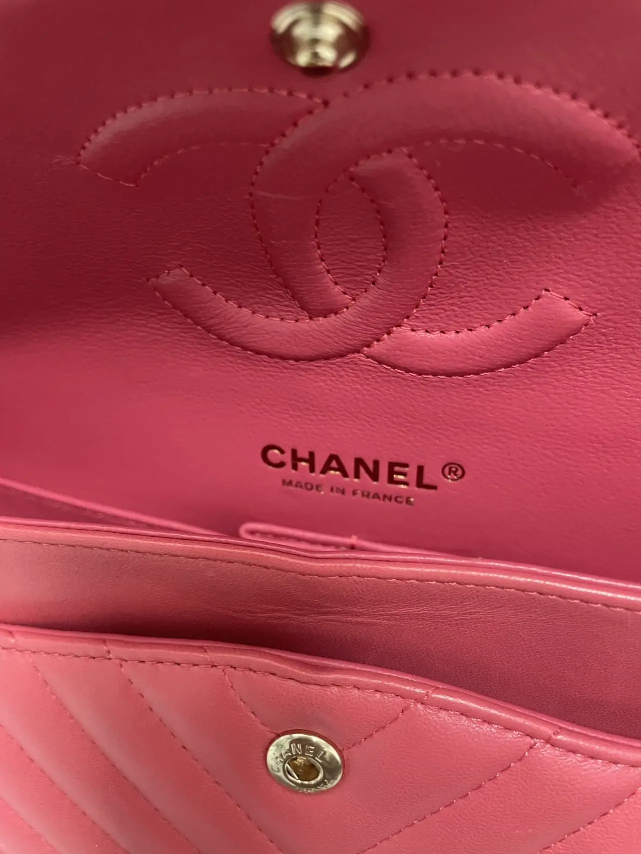 CHANEL Pink Medium Classic Chevron Lambskin Double Flap CHANEL Pink Medium Classic Chevron Lambskin Double Flap