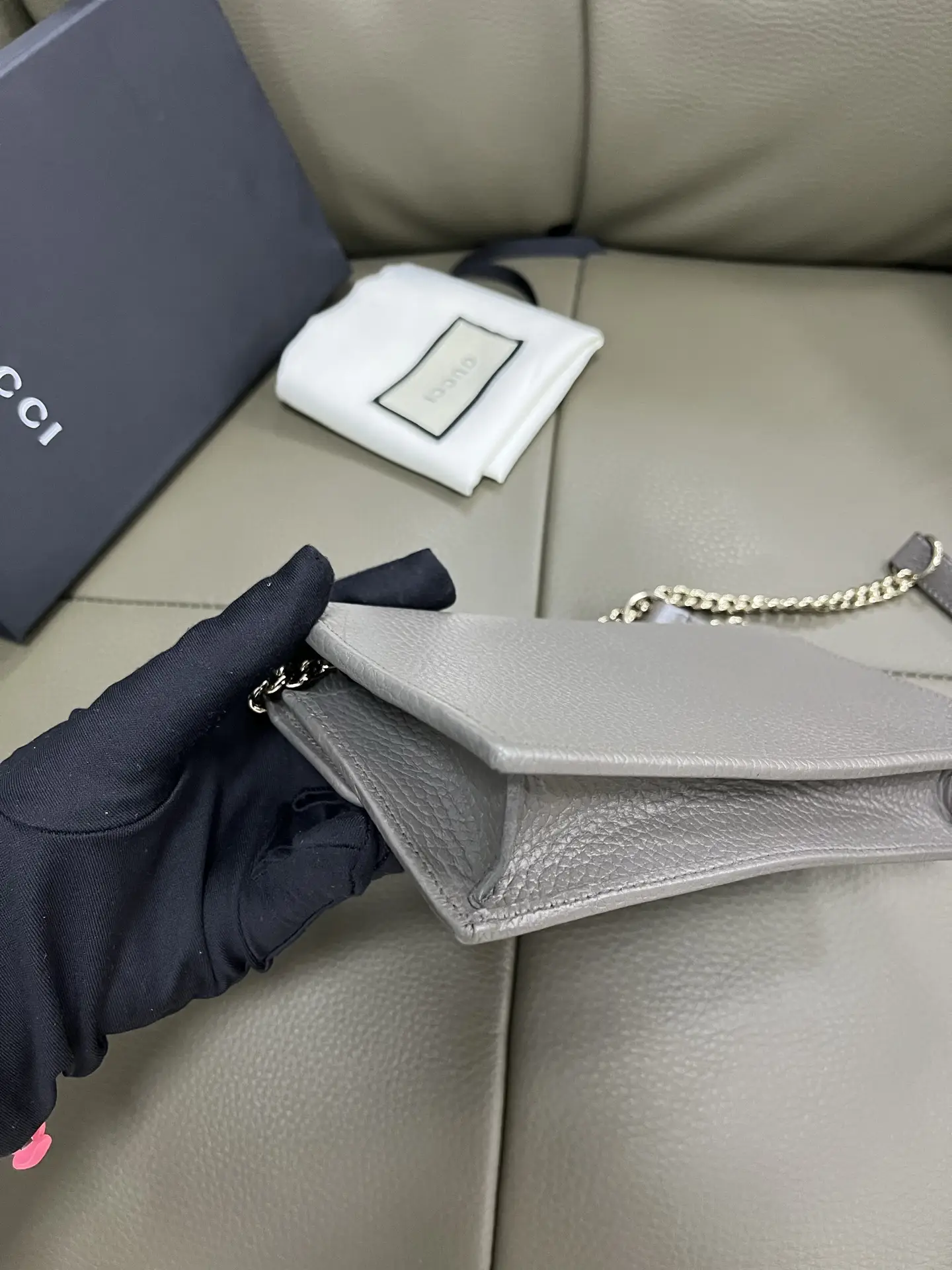 Gucci Interlocking Wallet On Chain in Gray Gucci Interlocking Wallet On Chain in Gray