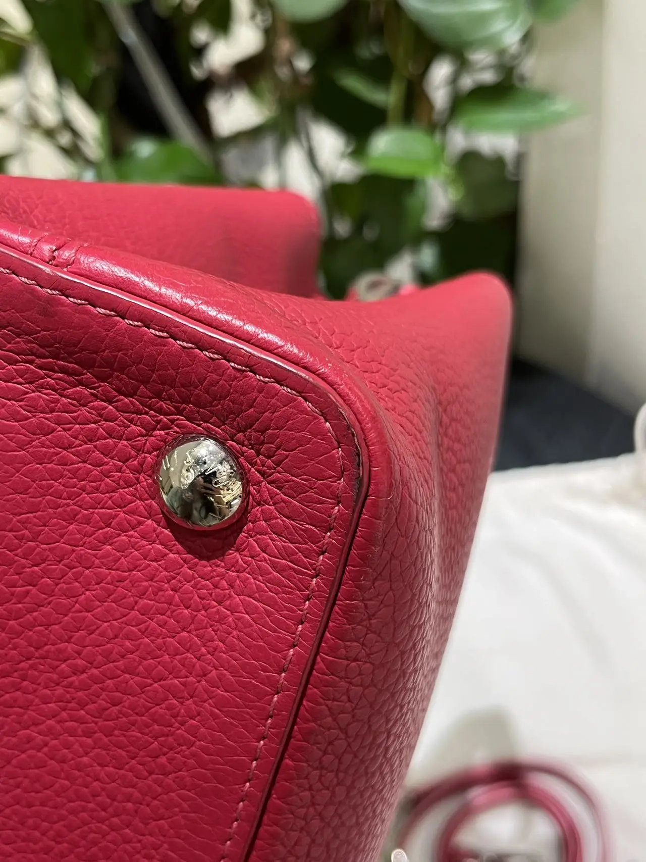 LOUIS VUITTON Capucines MM Handbag Red Grained Leather LOUIS VUITTON Capucines MM Handbag Red Grained Leather