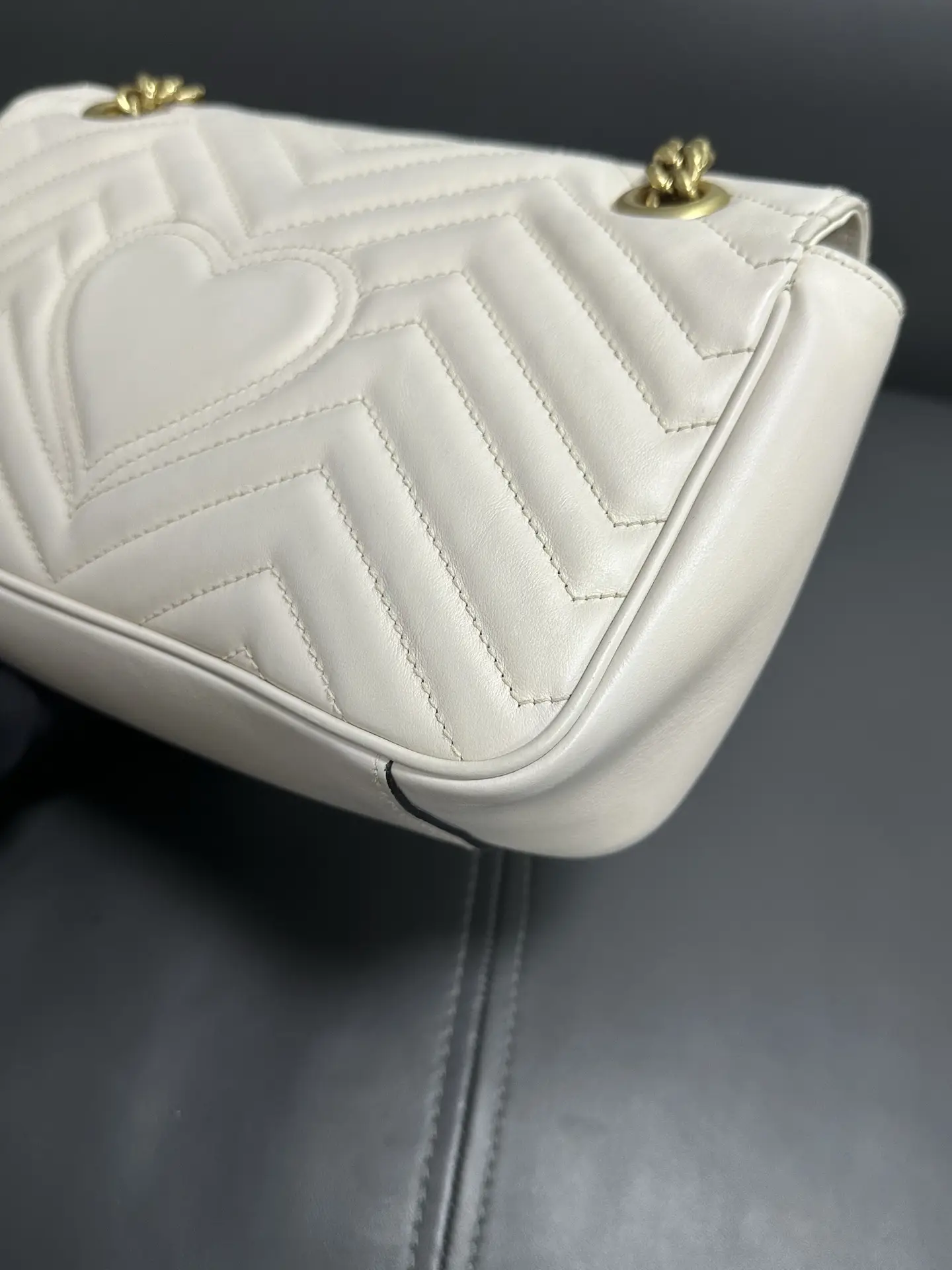 GUCCI GG Marmont Bag Medium White GUCCI GG Marmont Bag Medium White
