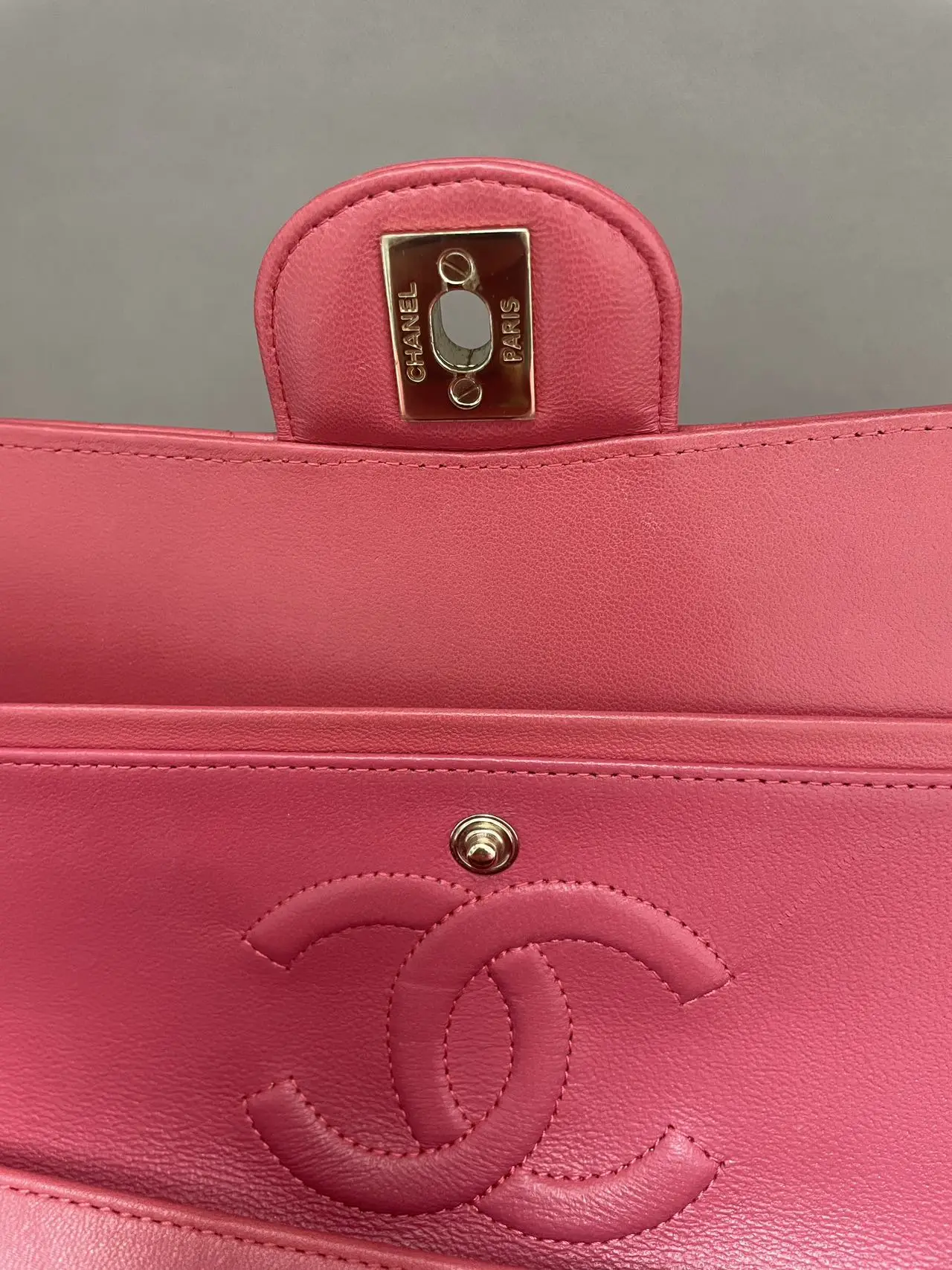 CHANEL Pink Medium Classic Chevron Lambskin Double Flap CHANEL Pink Medium Classic Chevron Lambskin Double Flap