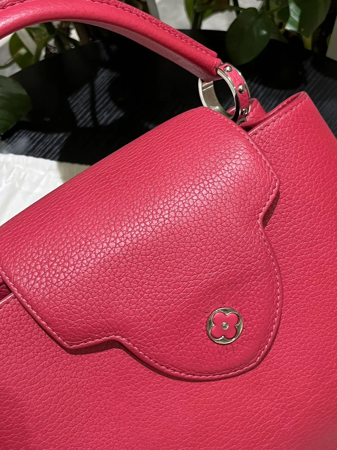 LOUIS VUITTON Capucines MM Handbag Red Grained Leather LOUIS VUITTON Capucines MM Handbag Red Grained Leather