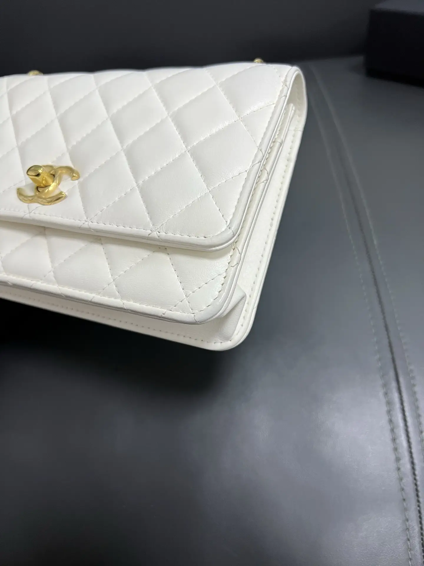 Chanel Matelasse Cocomark Crossbody White Shoulder Bag Chanel Matelasse Cocomark Crossbody White Shoulder Bag