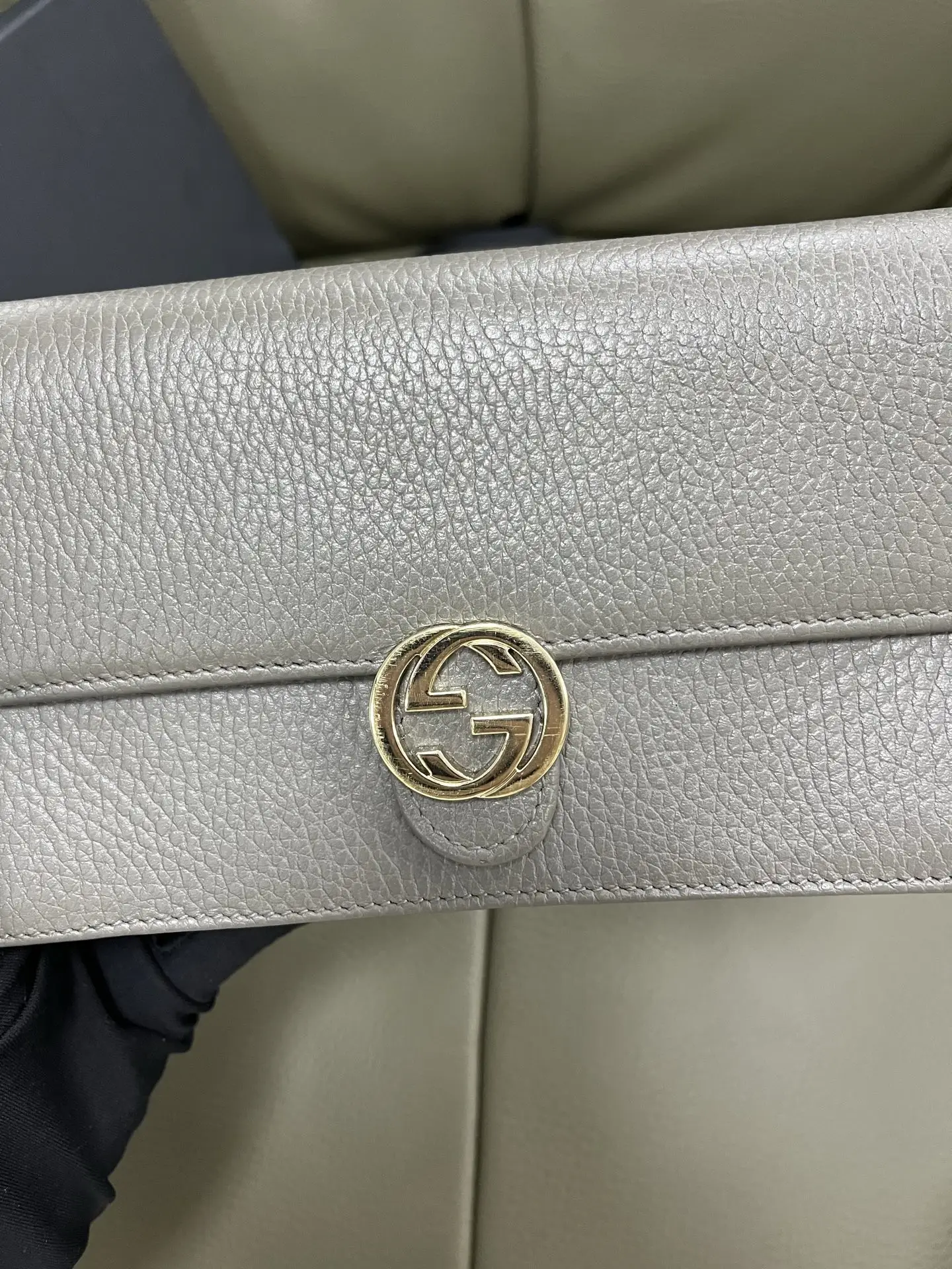 Gucci Interlocking Wallet On Chain in Gray Gucci Interlocking Wallet On Chain in Gray