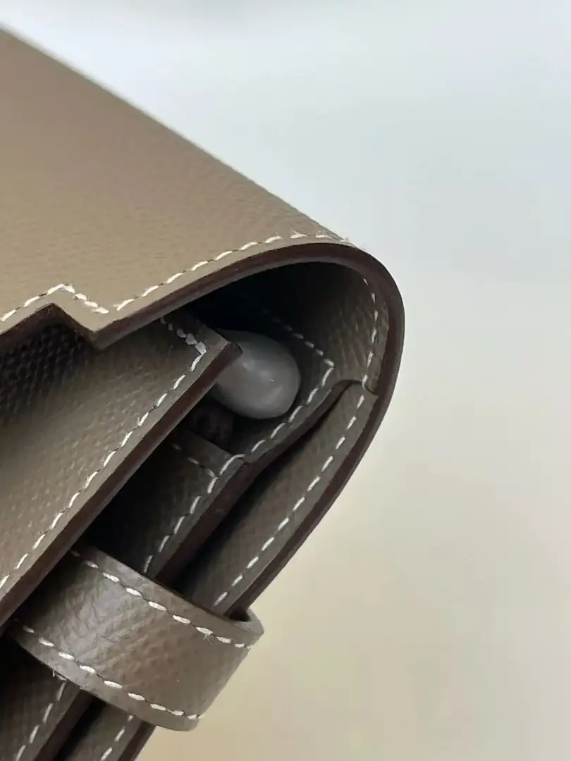 Hermès Long Wallet Kelly in Etoupe Gray Hermès Long Wallet Kelly in Etoupe Gray