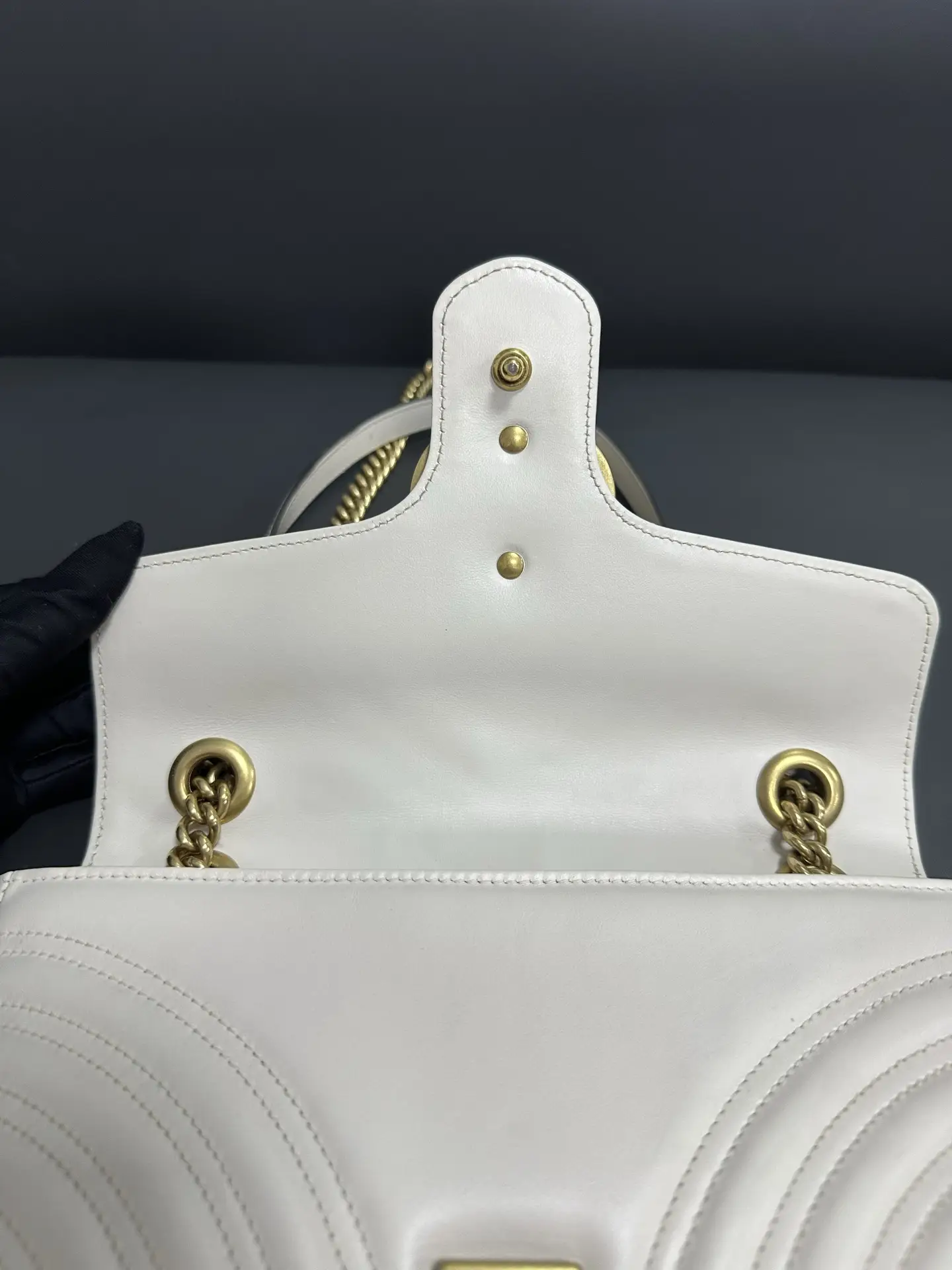 GUCCI GG Marmont Bag Medium White GUCCI GG Marmont Bag Medium White