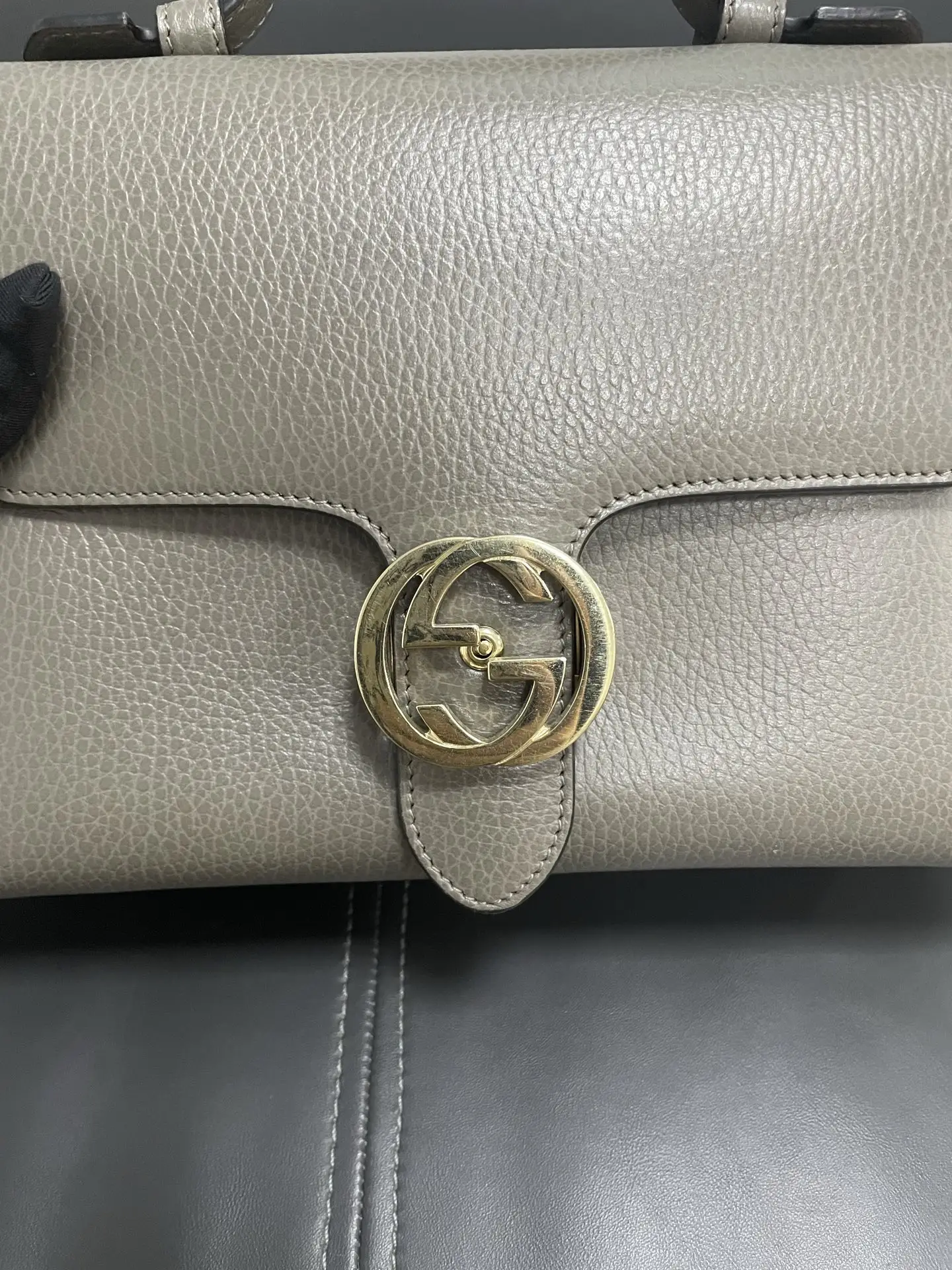 GUCCI Interlock G Tote Top Handle Gray Bag GUCCI Interlock G Tote Top Handle Gray Bag