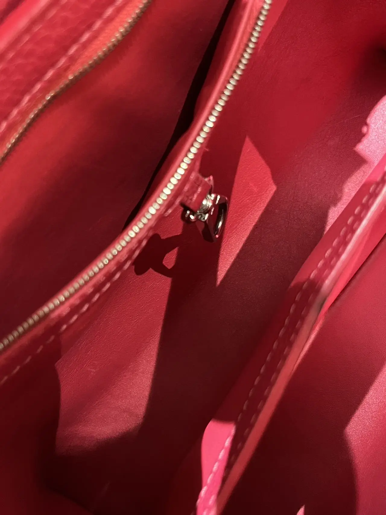 LOUIS VUITTON Capucines MM Handbag Red Grained Leather LOUIS VUITTON Capucines MM Handbag Red Grained Leather