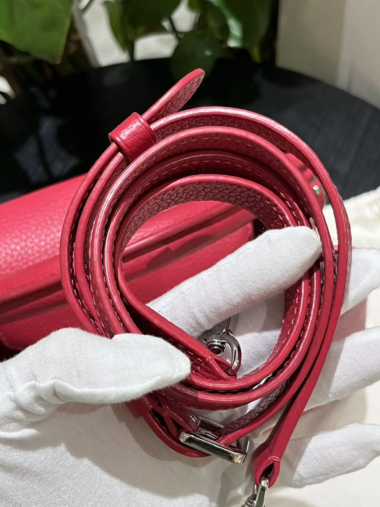 LOUIS VUITTON Capucines MM Handbag Red Grained Leather LOUIS VUITTON Capucines MM Handbag Red Grained Leather