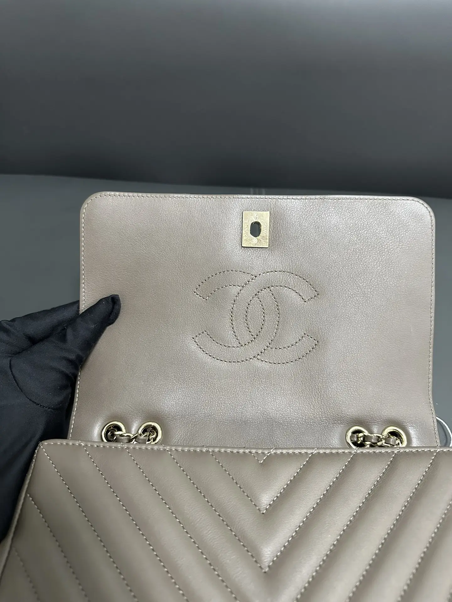 CHANEL Brown Chevron Leather Large Statement Flap Bag CHANEL Brown Chevron Leather Large Statement Flap Bag