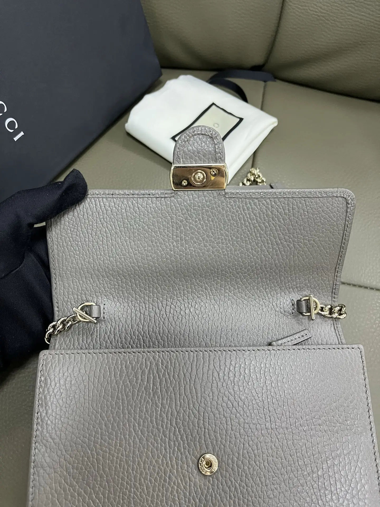 Gucci Interlocking Wallet On Chain in Gray Gucci Interlocking Wallet On Chain in Gray