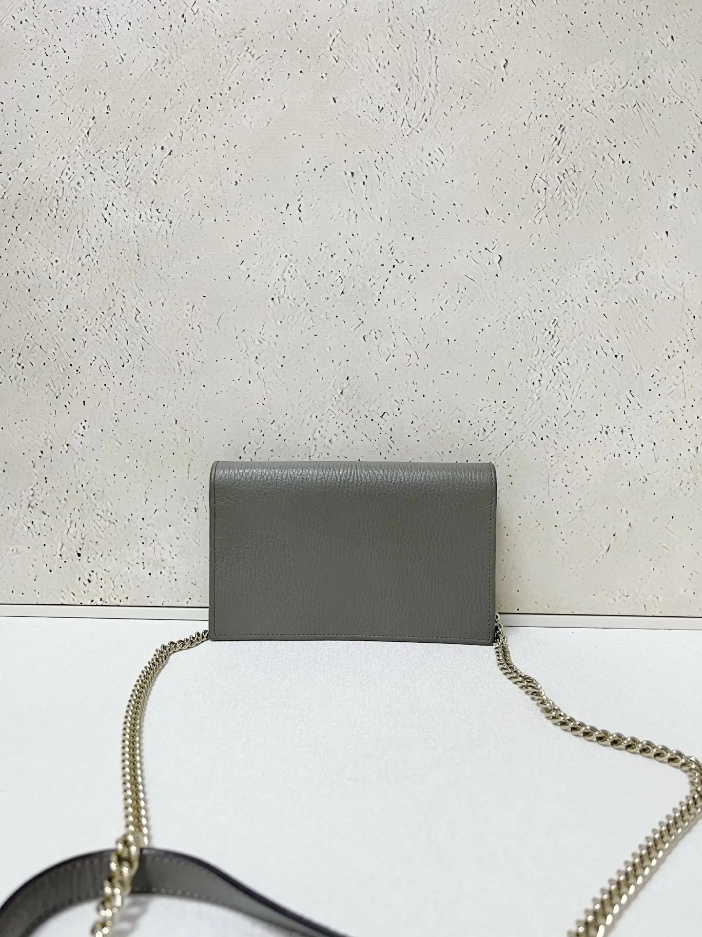 Gucci Interlocking Wallet On Chain in Gray Gucci Interlocking Wallet On Chain in Gray