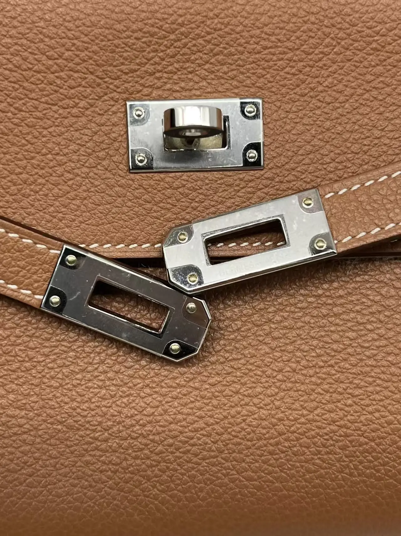 Hermès Kelly To Go Gold Epsom Gold Hardware Hermès Kelly To Go Gold Epsom Gold Hardware