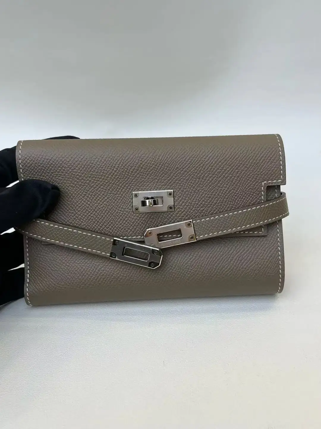 Hermès Long Wallet Kelly in Etoupe Gray Hermès Long Wallet Kelly in Etoupe Gray