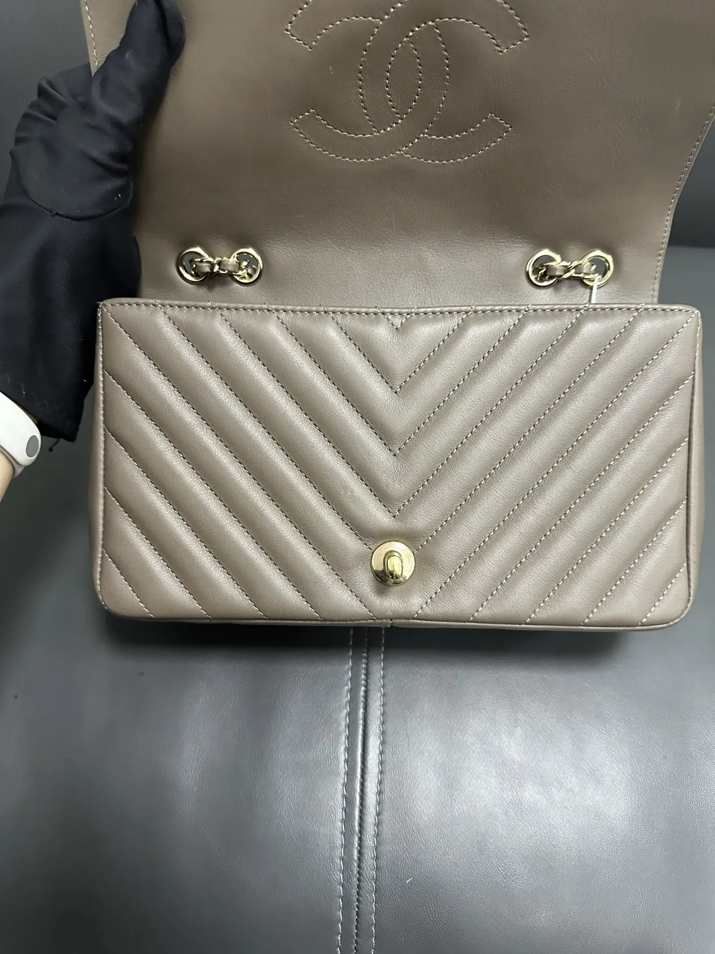CHANEL Brown Chevron Leather Large Statement Flap Bag CHANEL Brown Chevron Leather Large Statement Flap Bag
