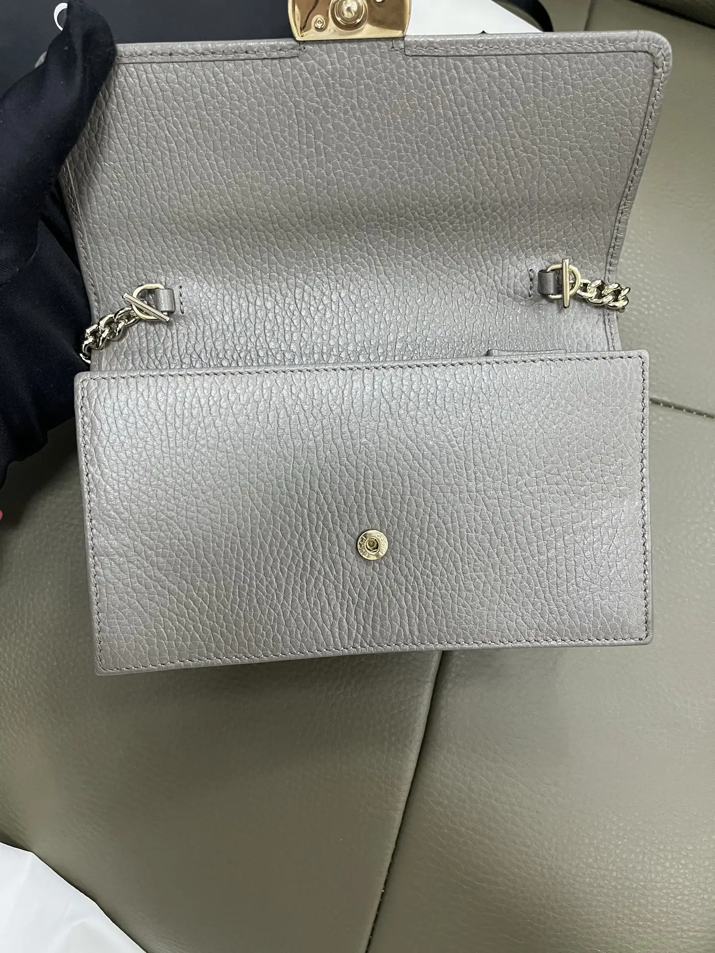 Gucci Interlocking Wallet On Chain in Gray Gucci Interlocking Wallet On Chain in Gray