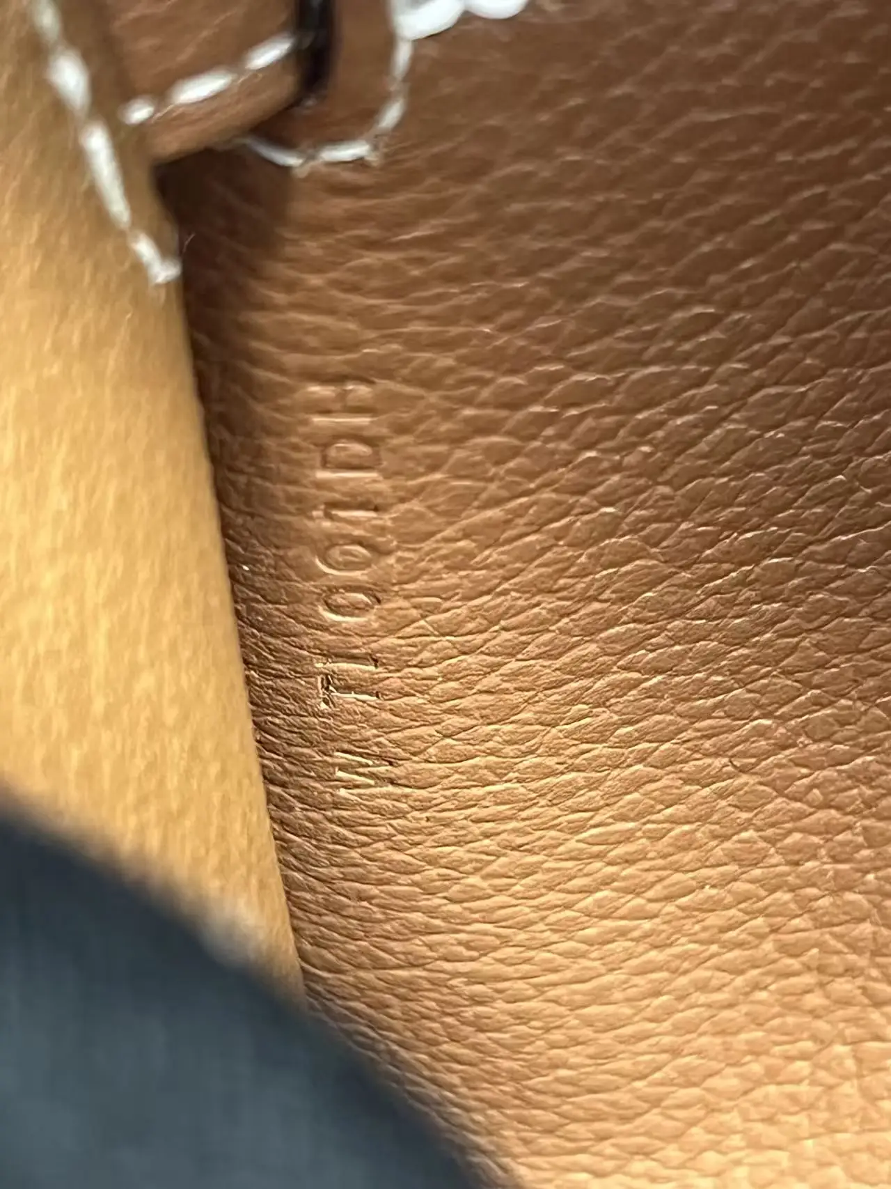 Hermès Kelly To Go Gold Epsom Gold Hardware Hermès Kelly To Go Gold Epsom Gold Hardware