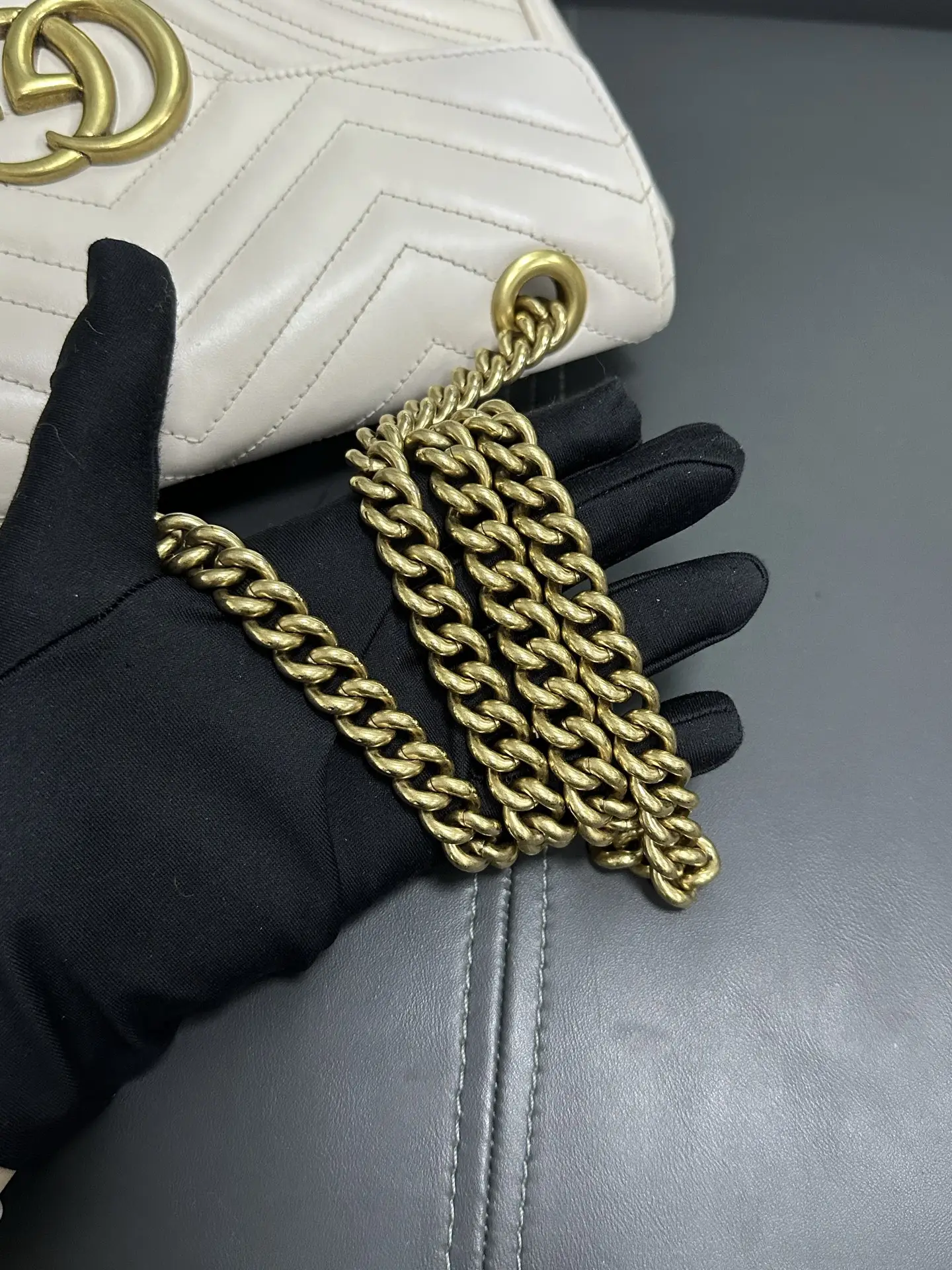 GUCCI GG Marmont Bag Medium White GUCCI GG Marmont Bag Medium White