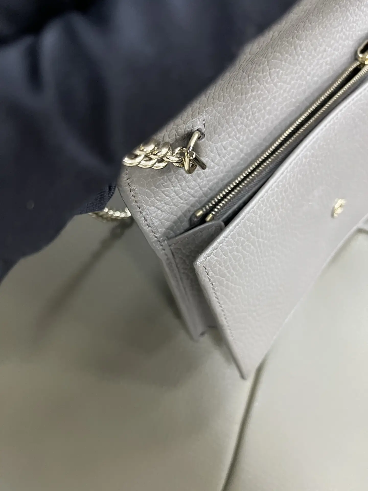 Gucci Interlocking Wallet On Chain in Gray Gucci Interlocking Wallet On Chain in Gray