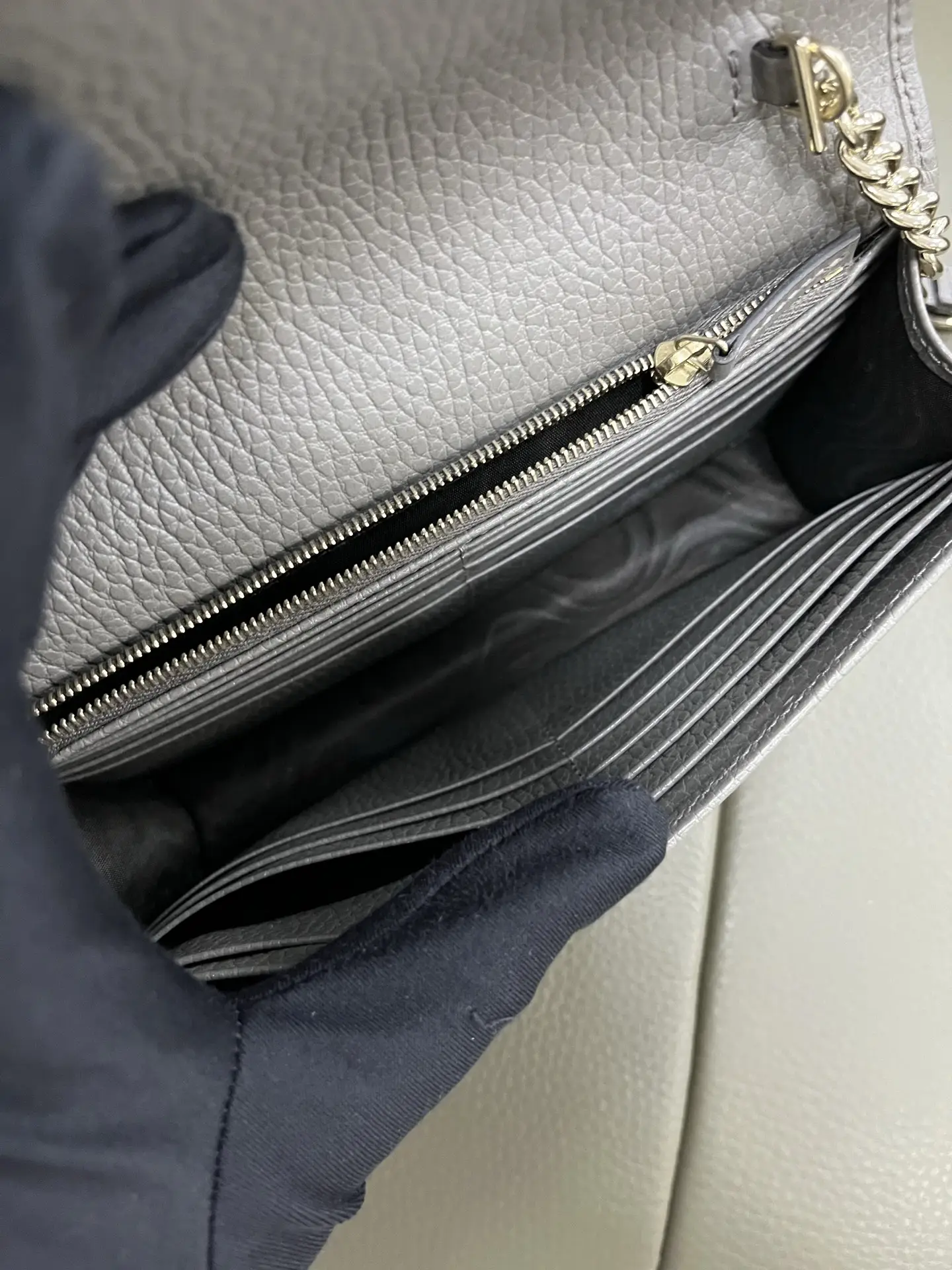 Gucci Interlocking Wallet On Chain in Gray Gucci Interlocking Wallet On Chain in Gray