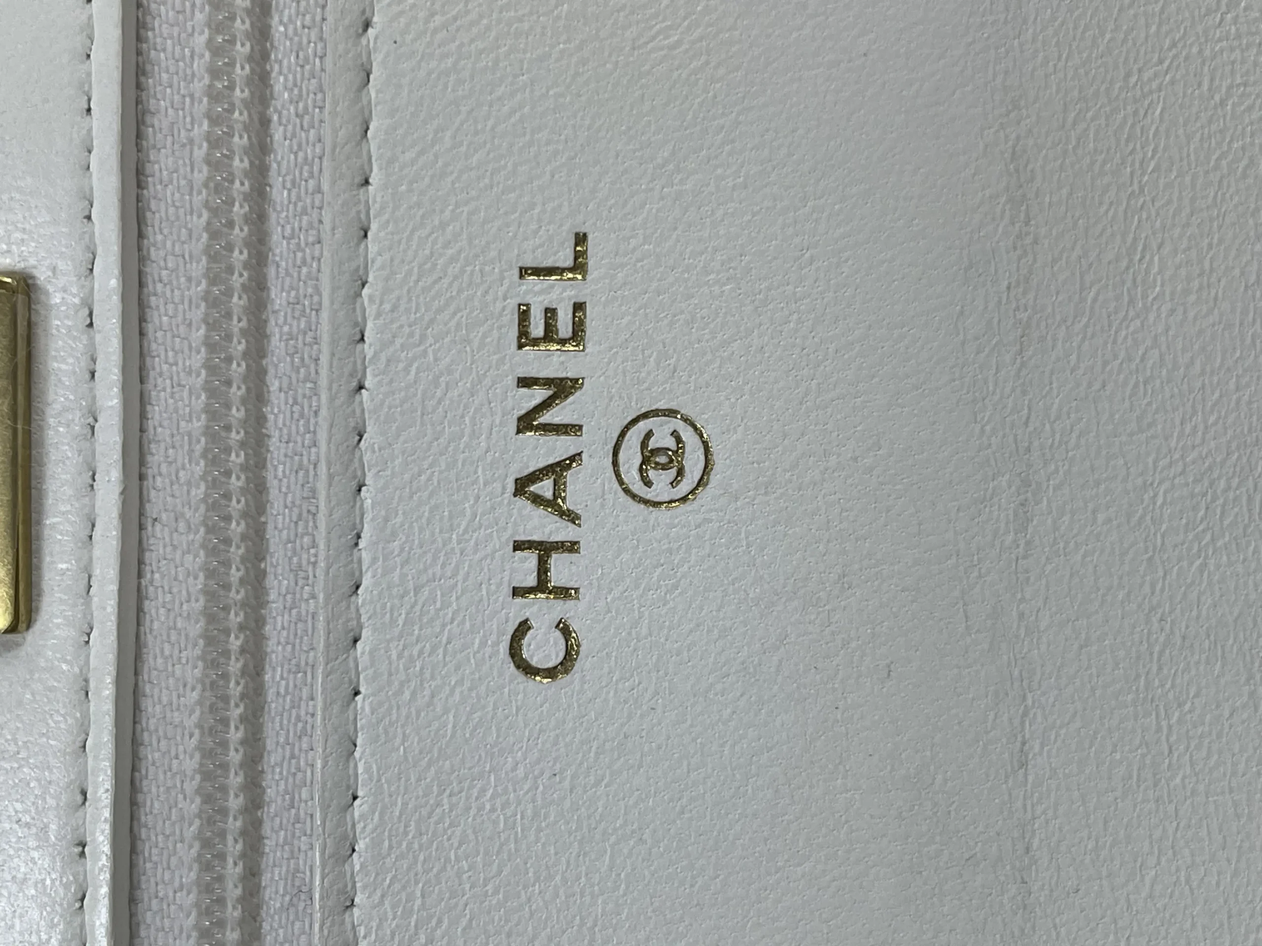 Chanel Matelasse Cocomark Crossbody White Shoulder Bag Chanel Matelasse Cocomark Crossbody White Shoulder Bag