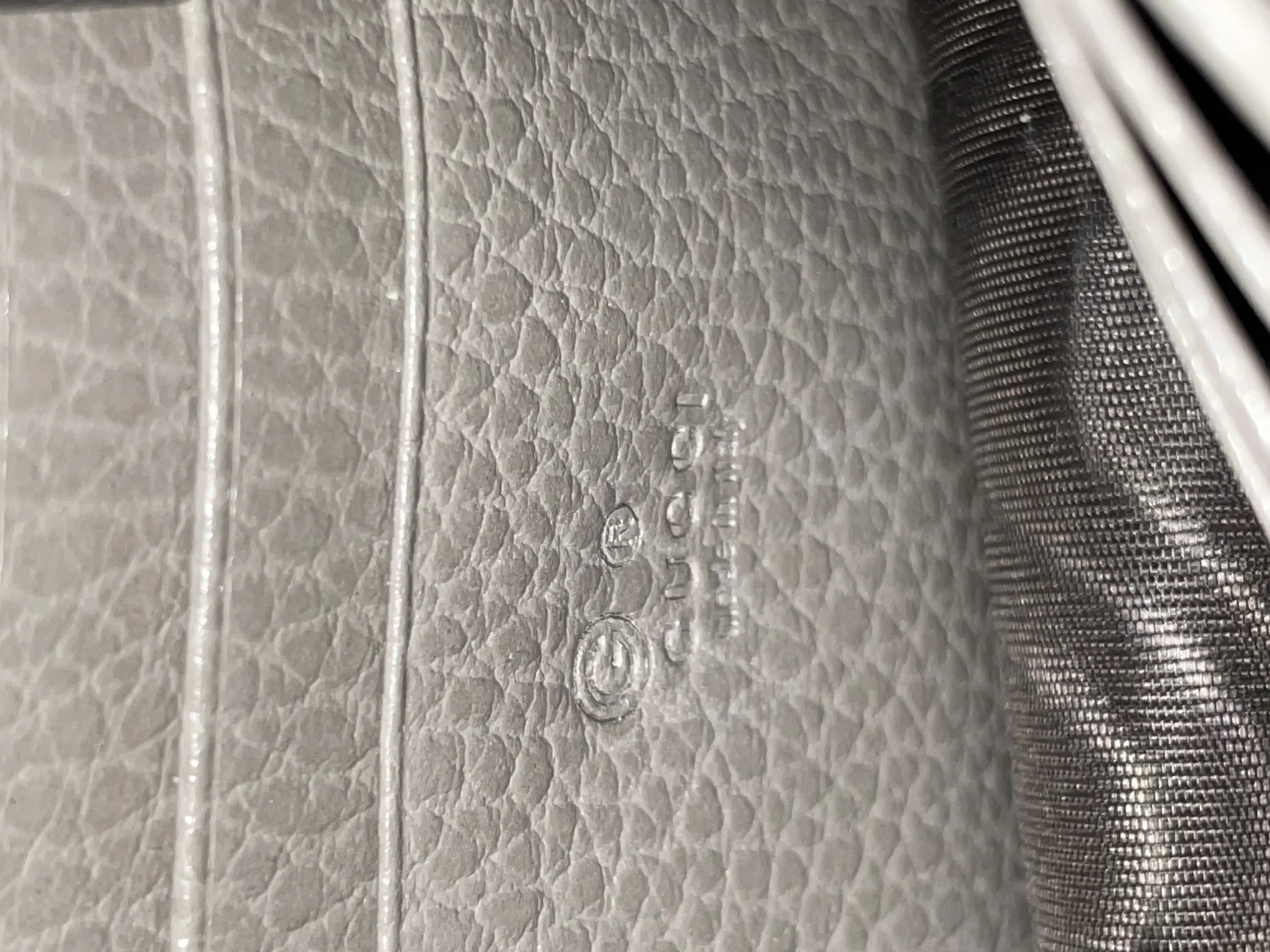 Gucci Interlocking Wallet On Chain in Gray Gucci Interlocking Wallet On Chain in Gray