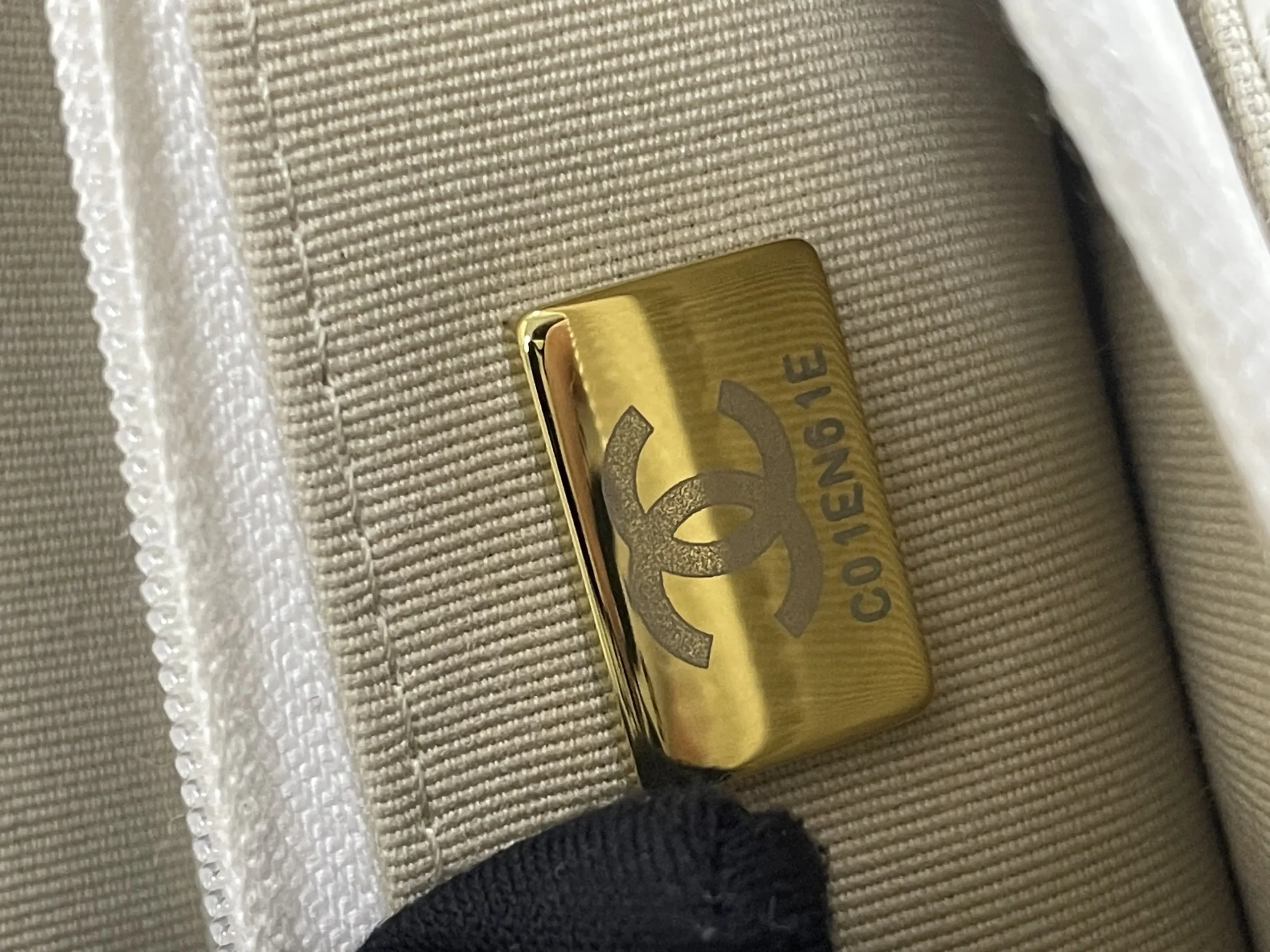 Chanel Matelasse Cocomark Crossbody White Shoulder Bag Chanel Matelasse Cocomark Crossbody White Shoulder Bag