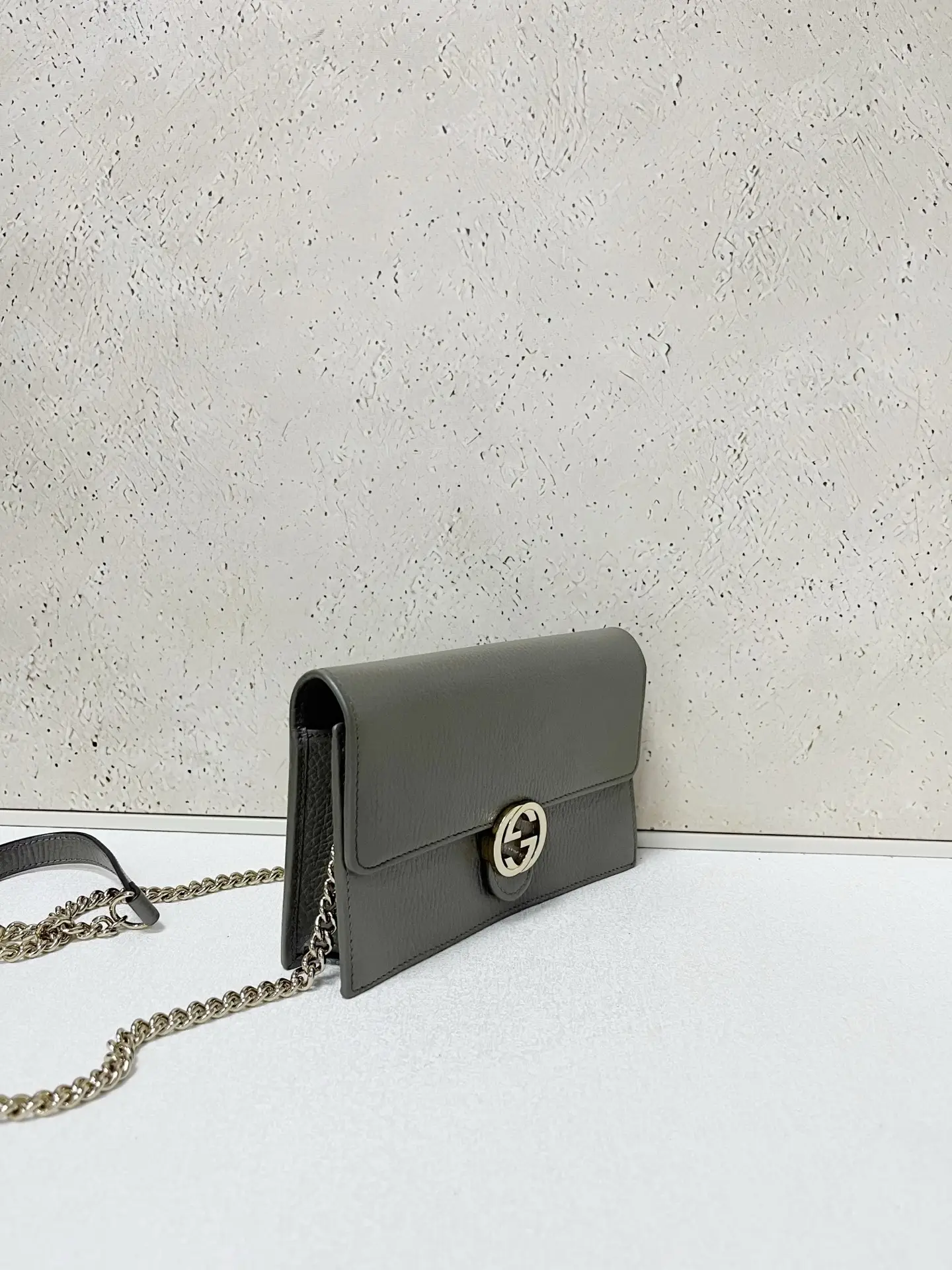 Gucci Interlocking Wallet On Chain in Gray Gucci Interlocking Wallet On Chain in Gray