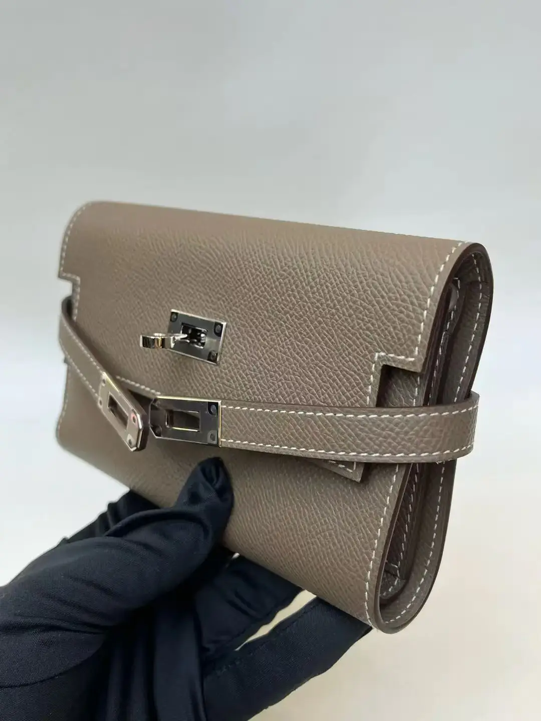 Hermès Long Wallet Kelly in Etoupe Gray Hermès Long Wallet Kelly in Etoupe Gray