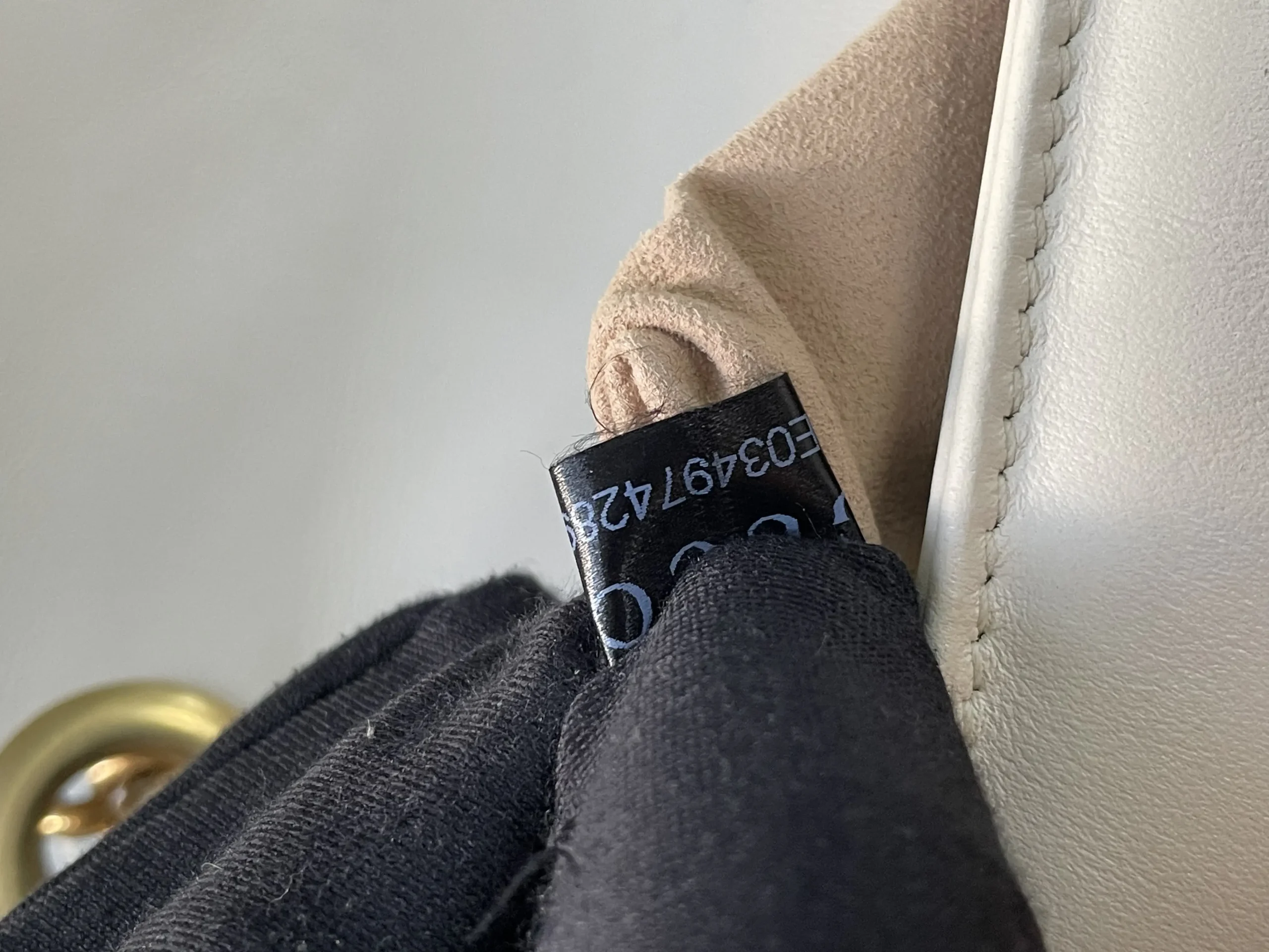 GUCCI GG Marmont Bag Medium White GUCCI GG Marmont Bag Medium White