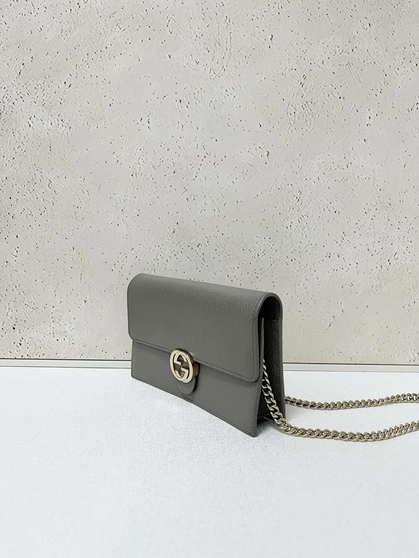 Gucci Interlocking Wallet On Chain in Gray Gucci Interlocking Wallet On Chain in Gray