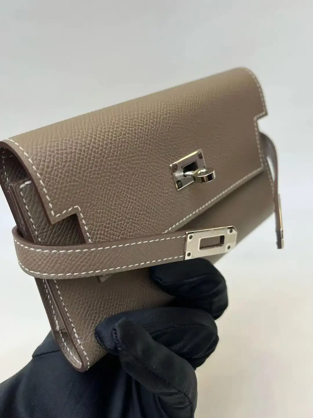 Hermès Long Wallet Kelly in Etoupe Gray Hermès Long Wallet Kelly in Etoupe Gray